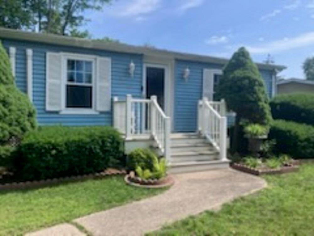Single Family Old Country  Suffolk County, NY 11901, MLS-881749-2