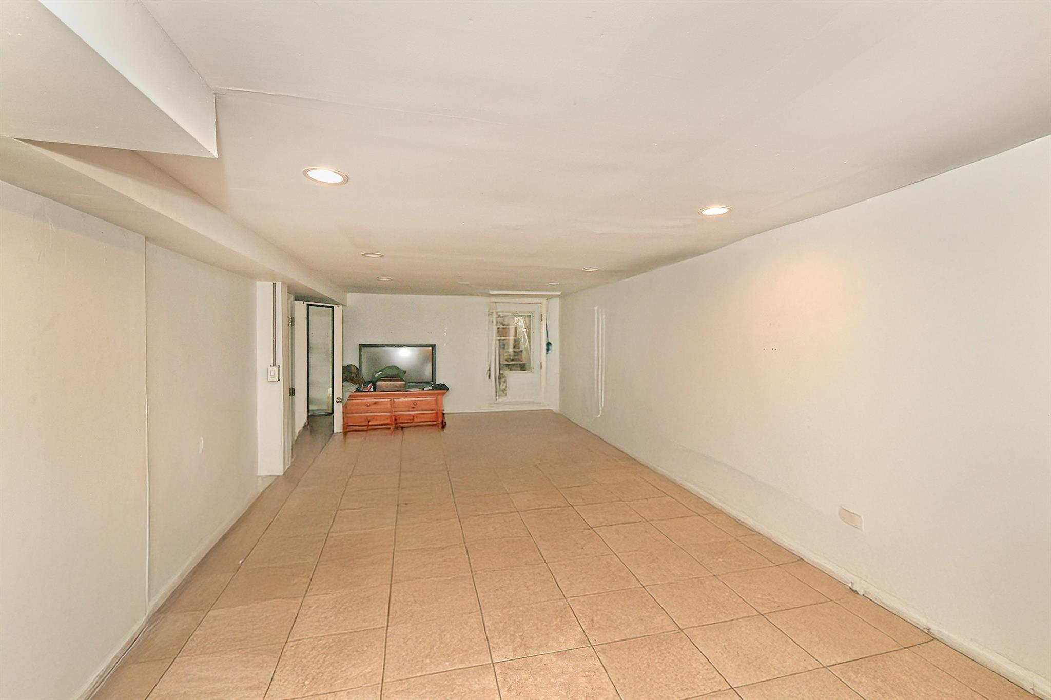 Single Family Jefferson  Brooklyn, NY 11221, MLS-881807-16