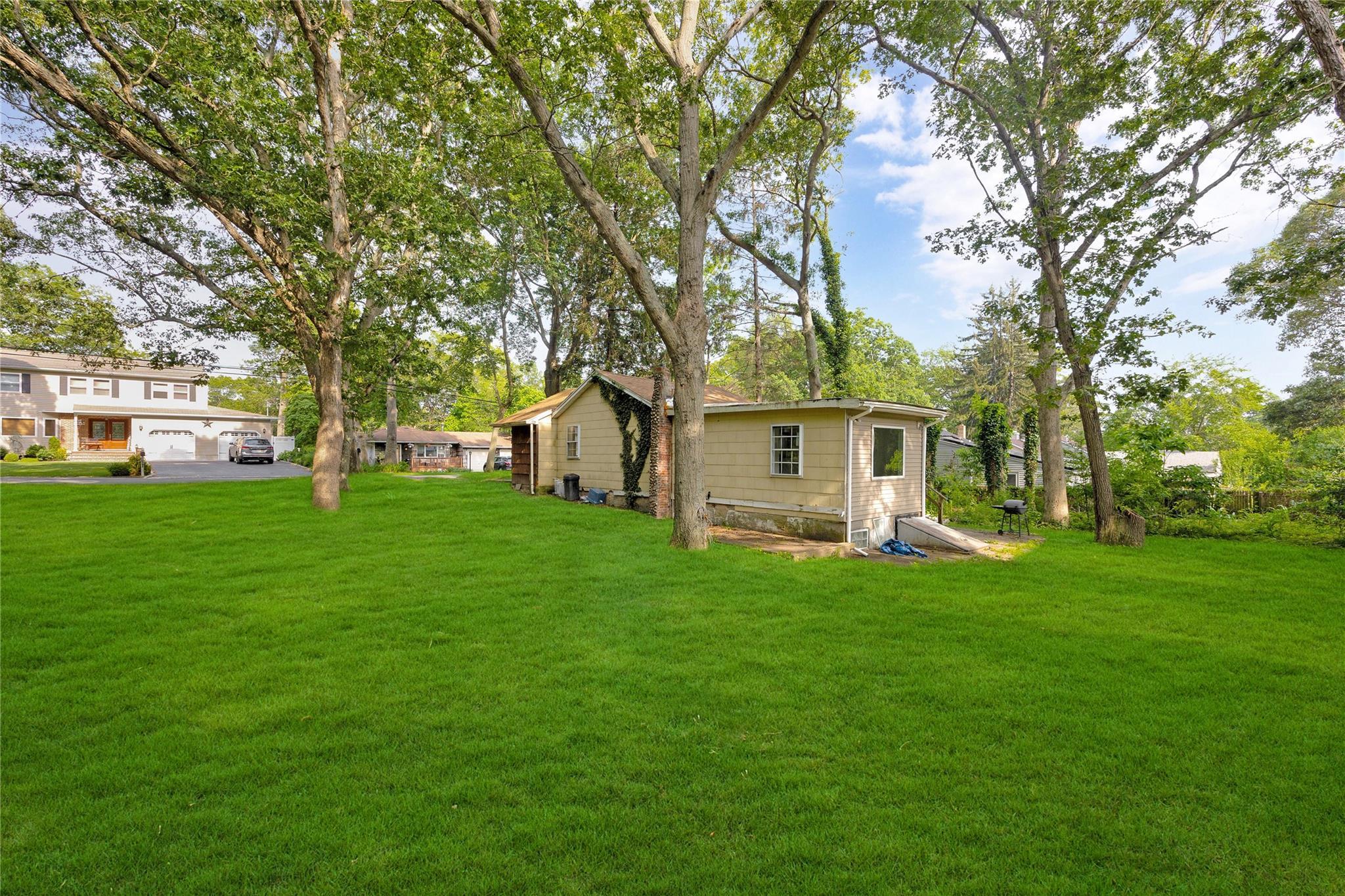 Single Family Avenue C  Suffolk County, NY 11779, MLS-881825-13
