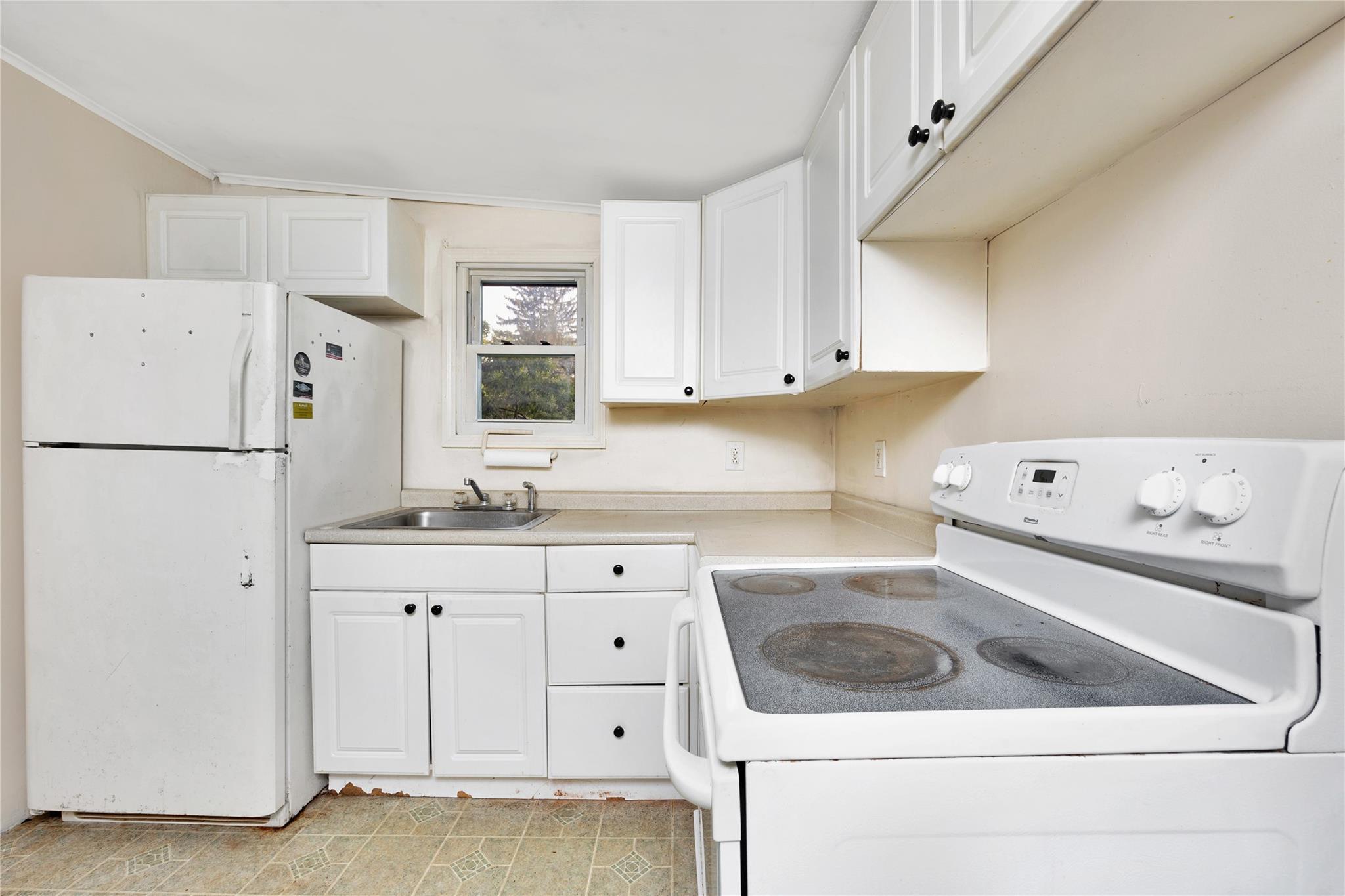 Single Family Avenue C  Suffolk County, NY 11779, MLS-881825-7