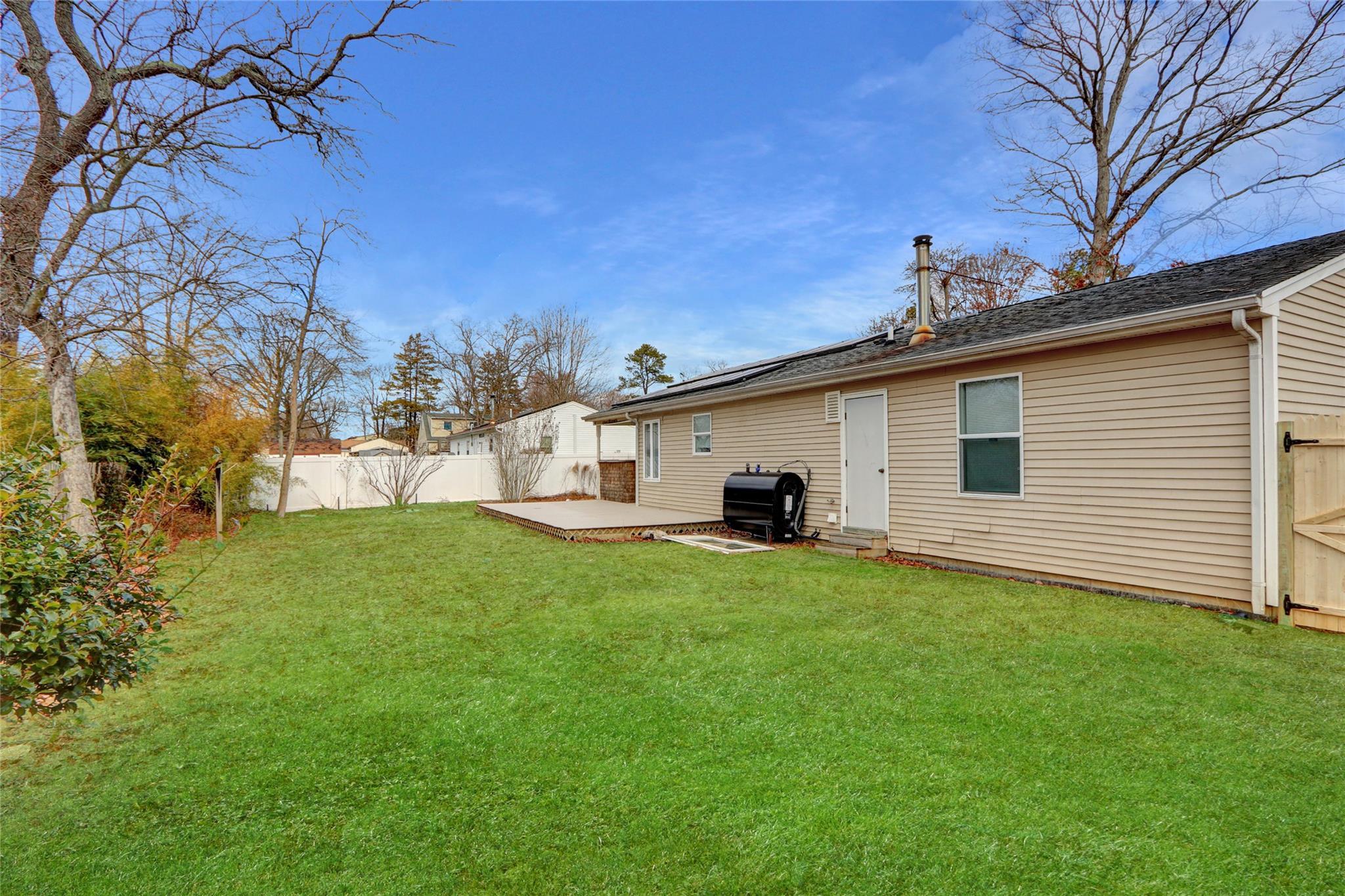 Single Family Leaf  Suffolk County, NY 11722, MLS-881920-11