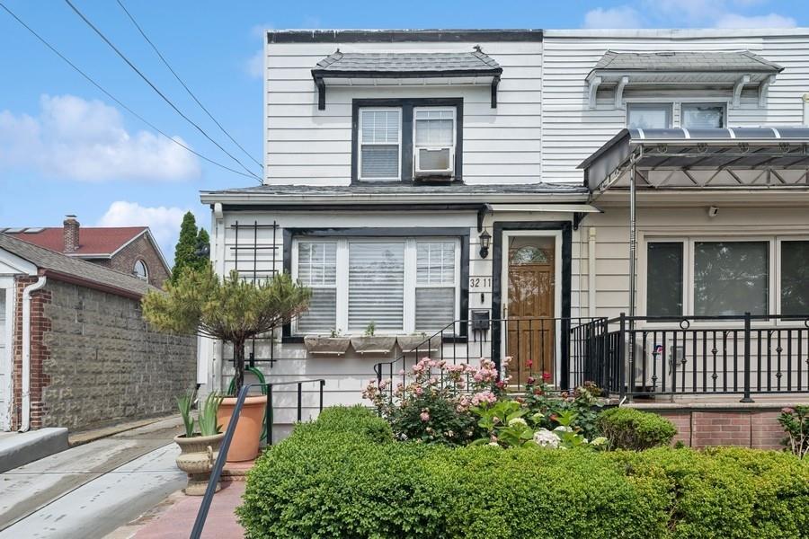 Single Family 204th Street  Queens, NY 11361, MLS-881924-20