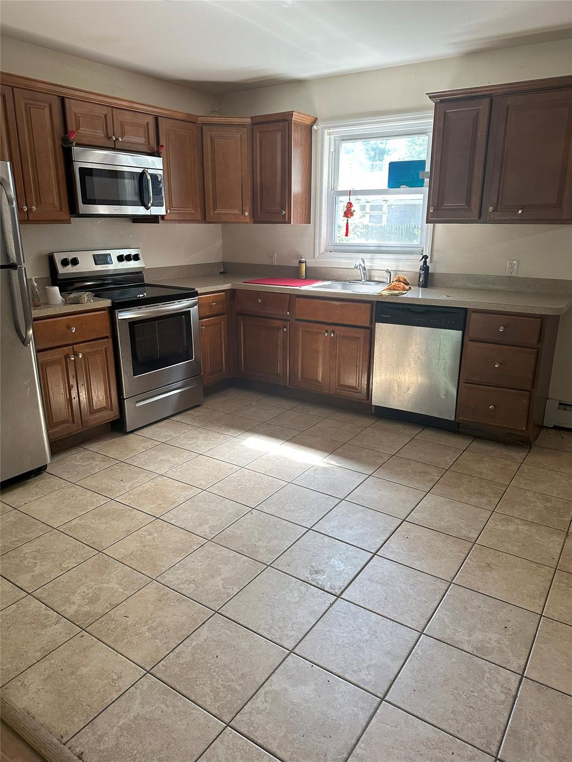 Single Family Bayview  Suffolk County, NY 11713, MLS-882028-5