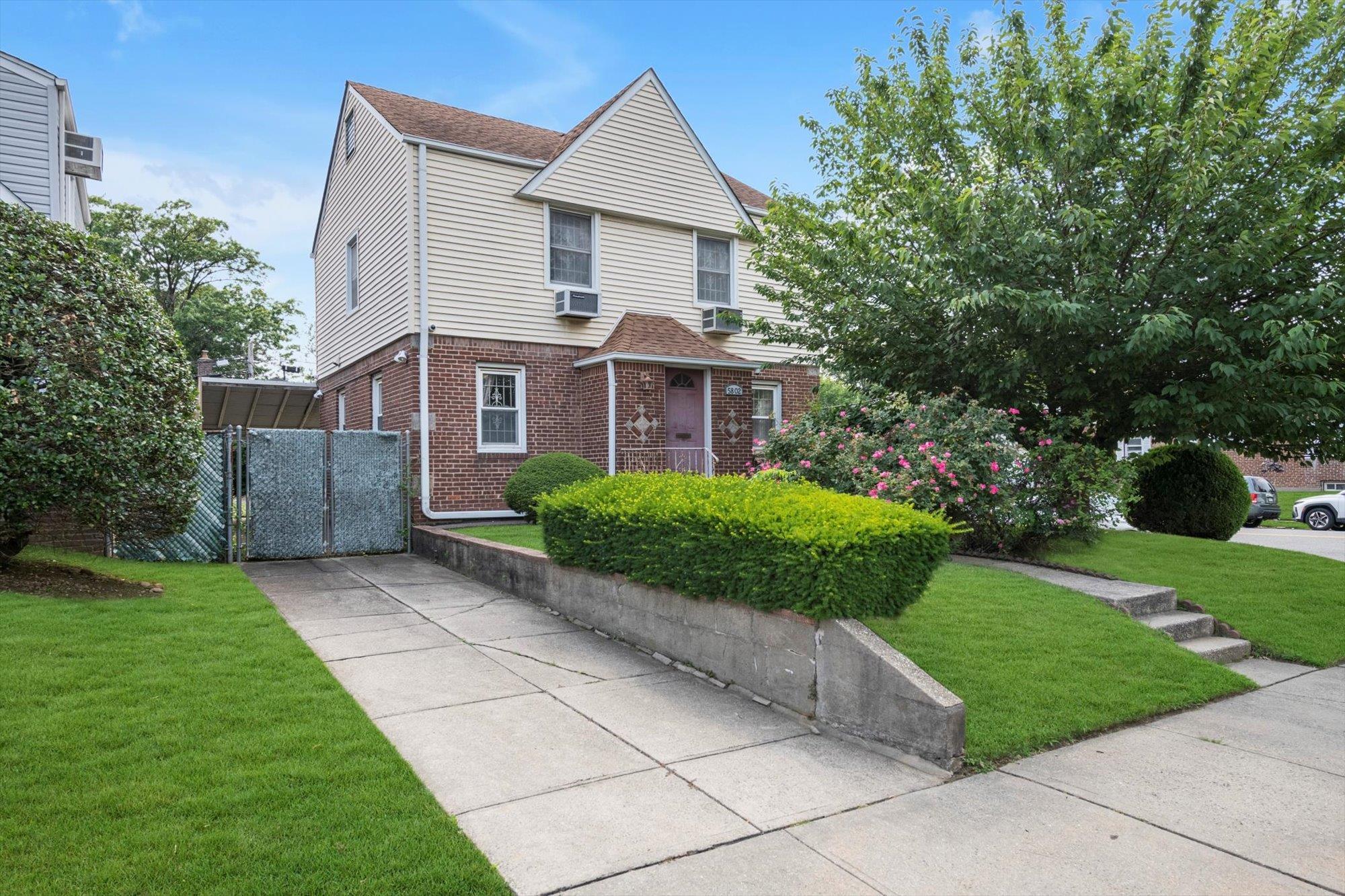 Single Family 201st  Queens, NY 11364, MLS-882098-14
