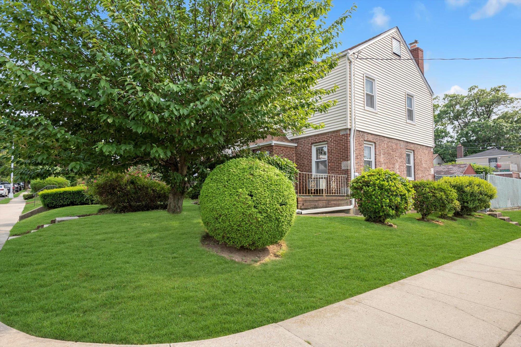 Single Family 201st  Queens, NY 11364, MLS-882098-16