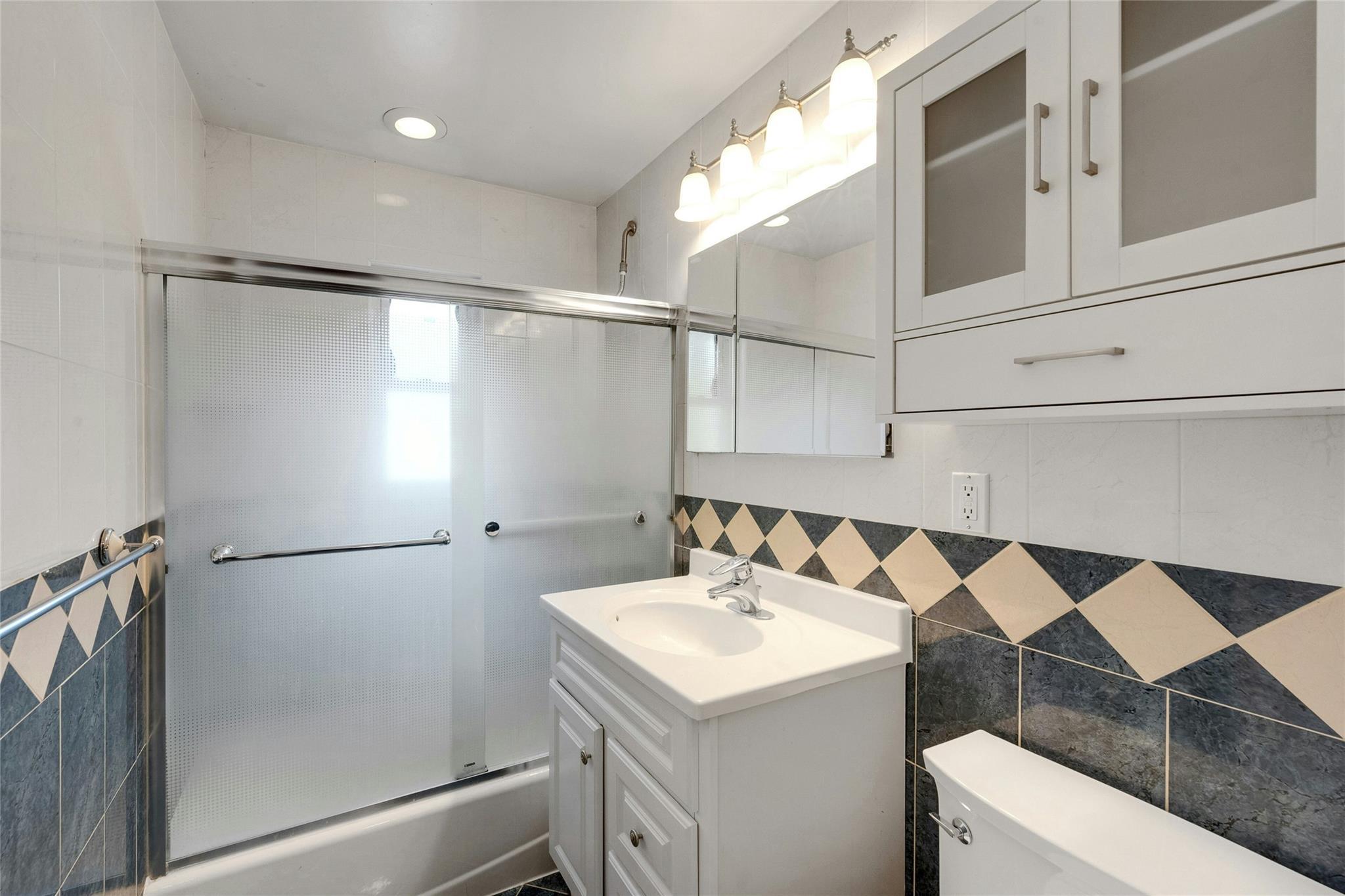 Single Family Vincent  Bronx, NY 10465, MLS-882111-26
