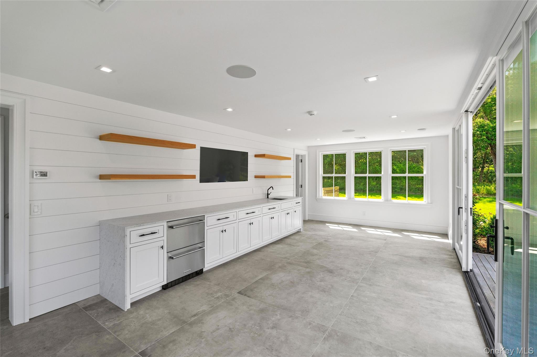 Single Family South Road Suffolk County, NY 11977, MLS-882136-34