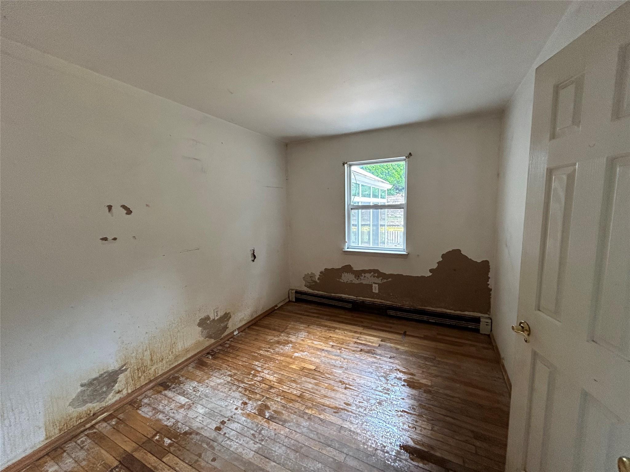 Single Family Locust  Suffolk County, NY 11778, MLS-882143-6