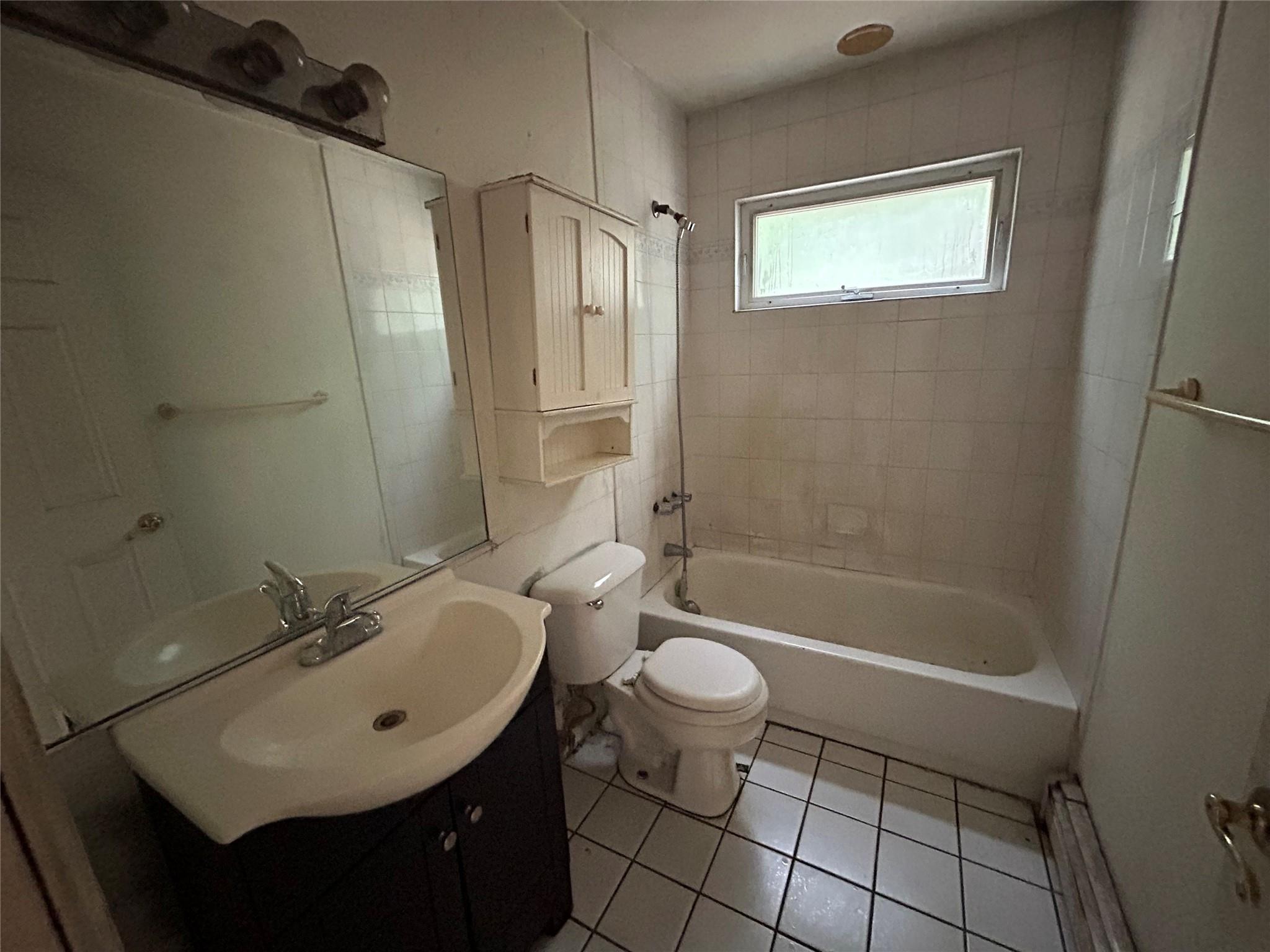 Single Family Locust  Suffolk County, NY 11778, MLS-882143-8