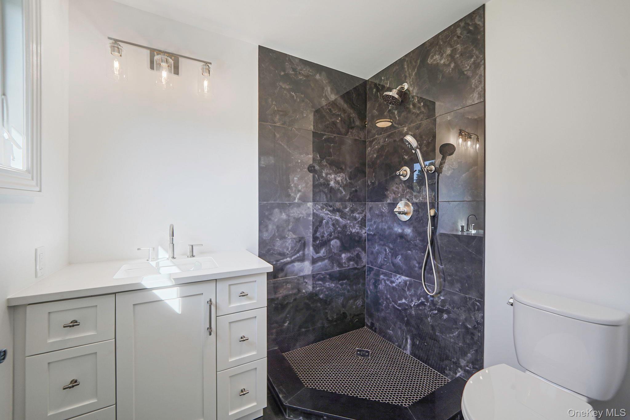 Single Family Quintree Suffolk County, NY 11747, MLS-882154-37