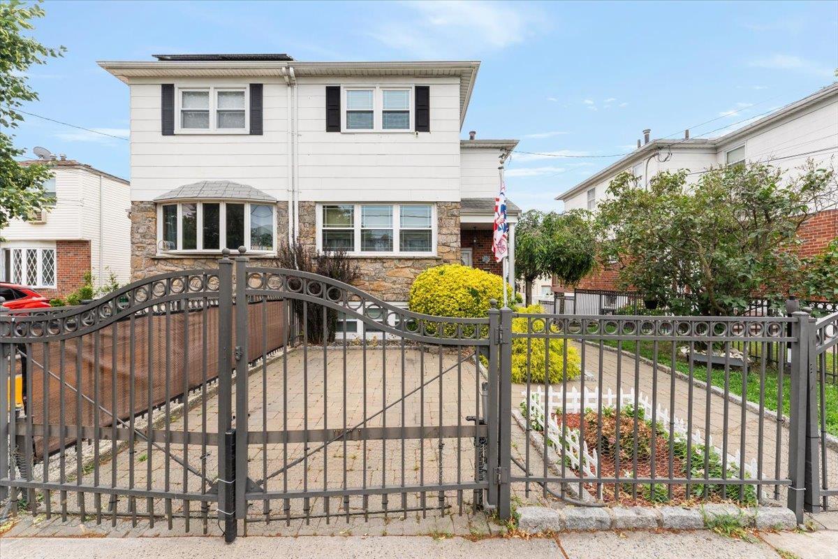Single Family Stadium  Bronx, NY 10465, MLS-882202-22