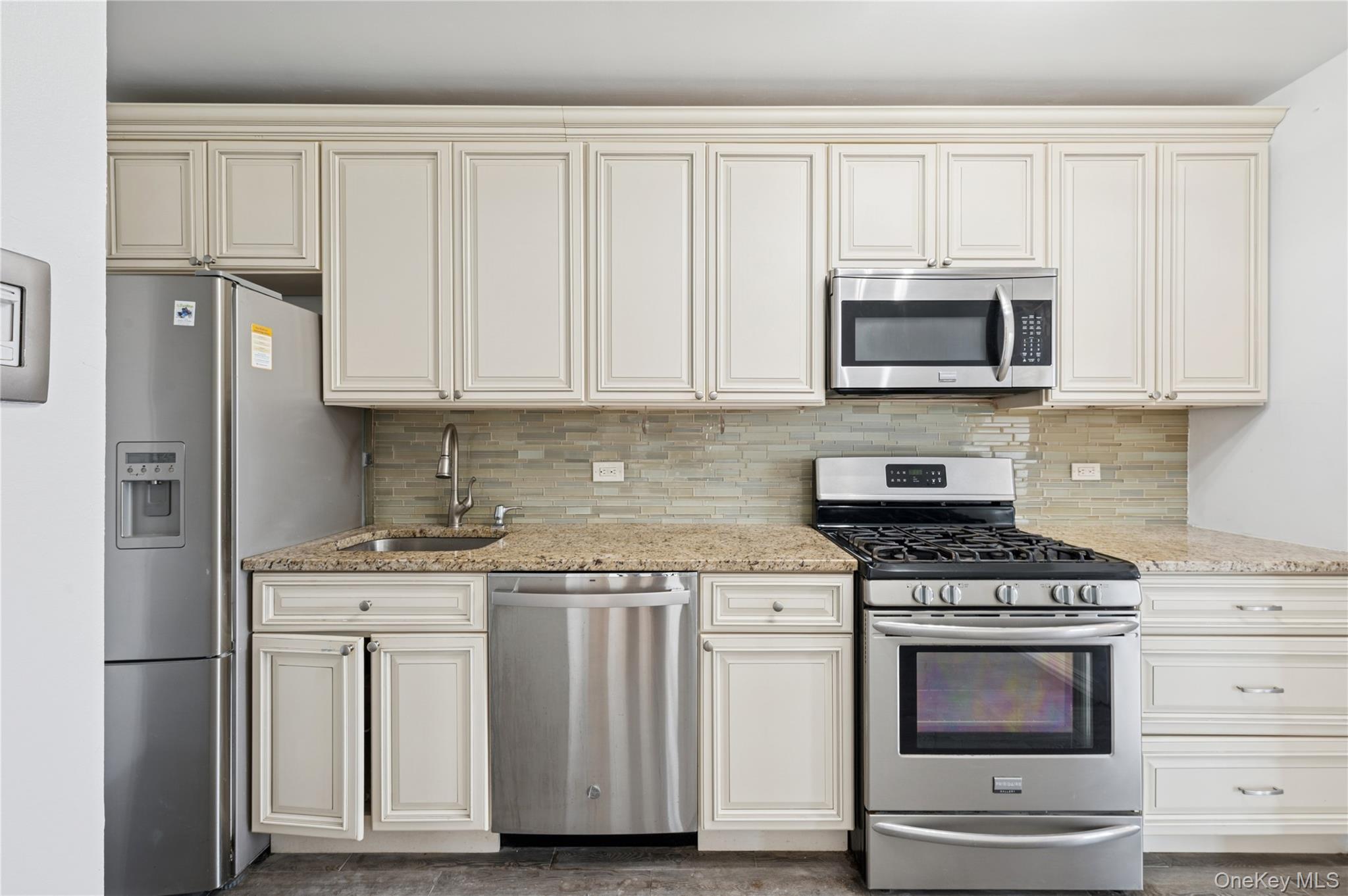 Coop Johnson  Bronx, NY 10463, MLS-882220-7