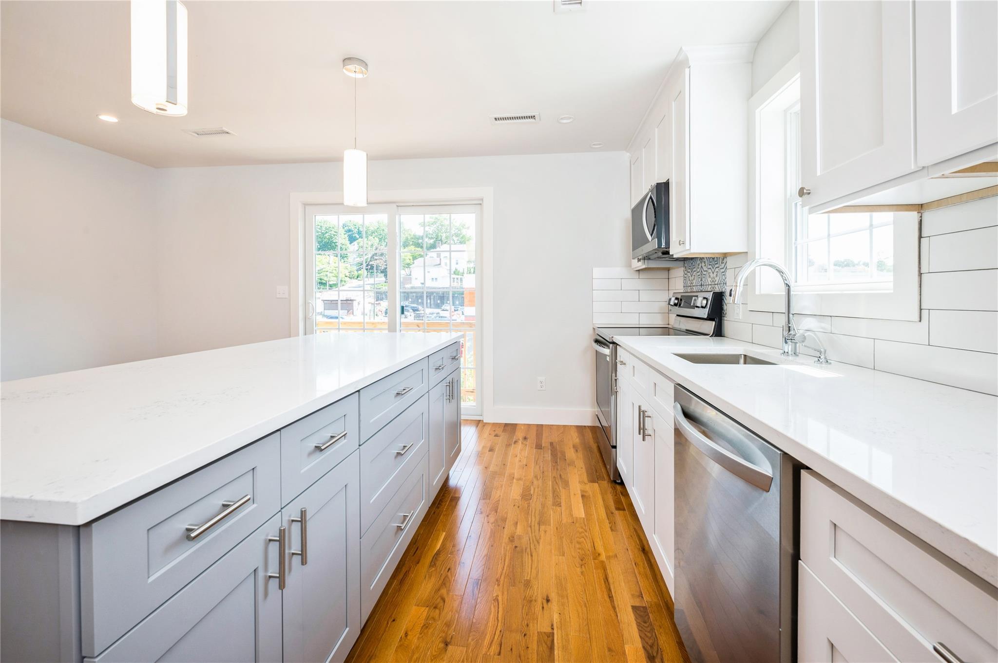 Single Family Clement Westchester County, NY 10710, MLS-882227-25