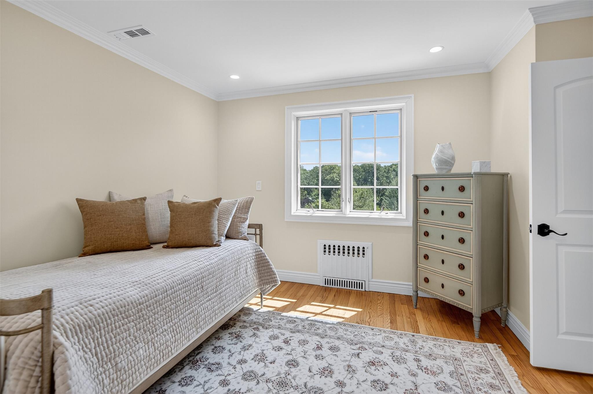 Single Family Soundview  Nassau County, NY 11030, MLS-882327-33