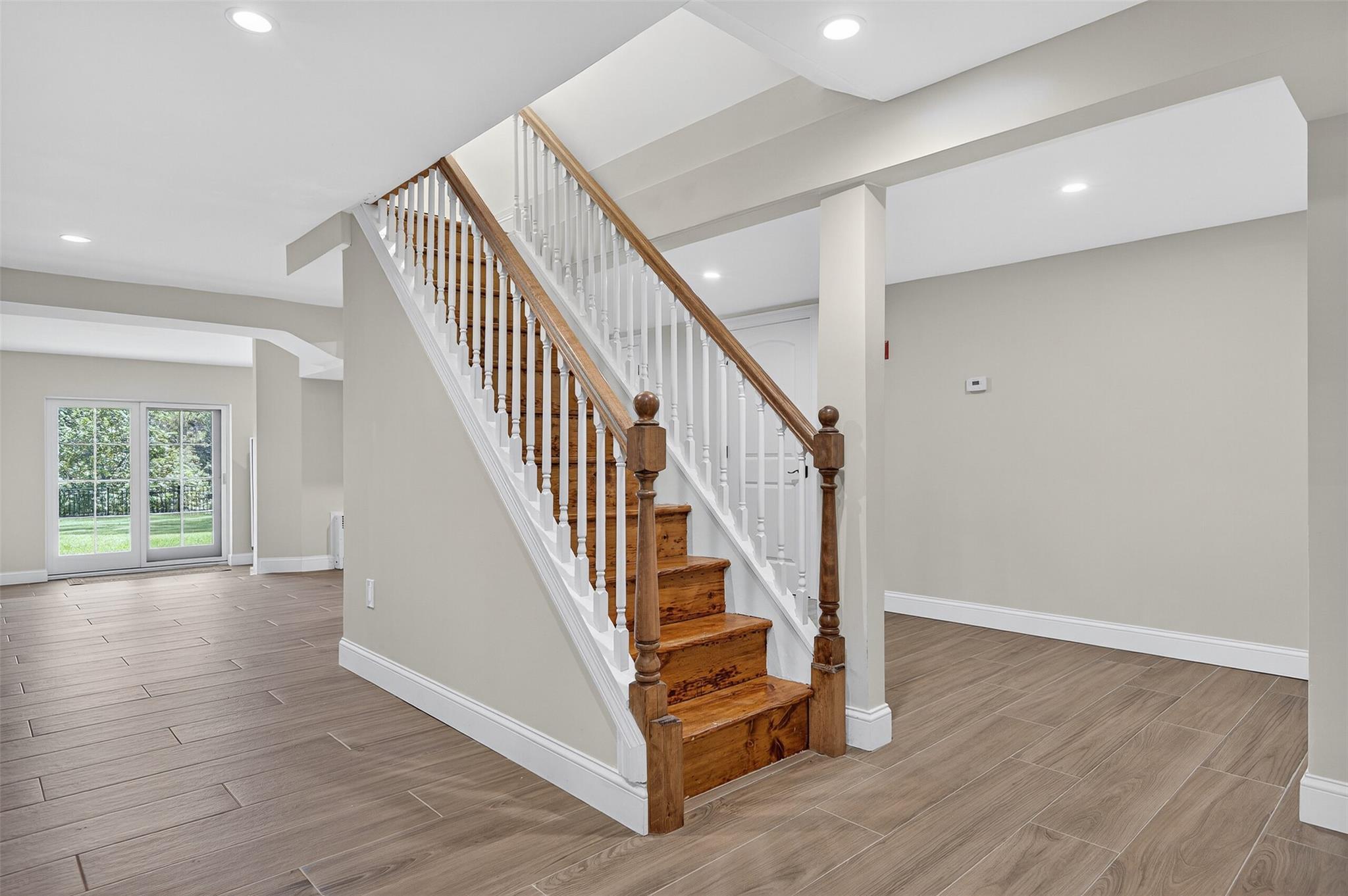 Single Family Soundview  Nassau County, NY 11030, MLS-882327-37