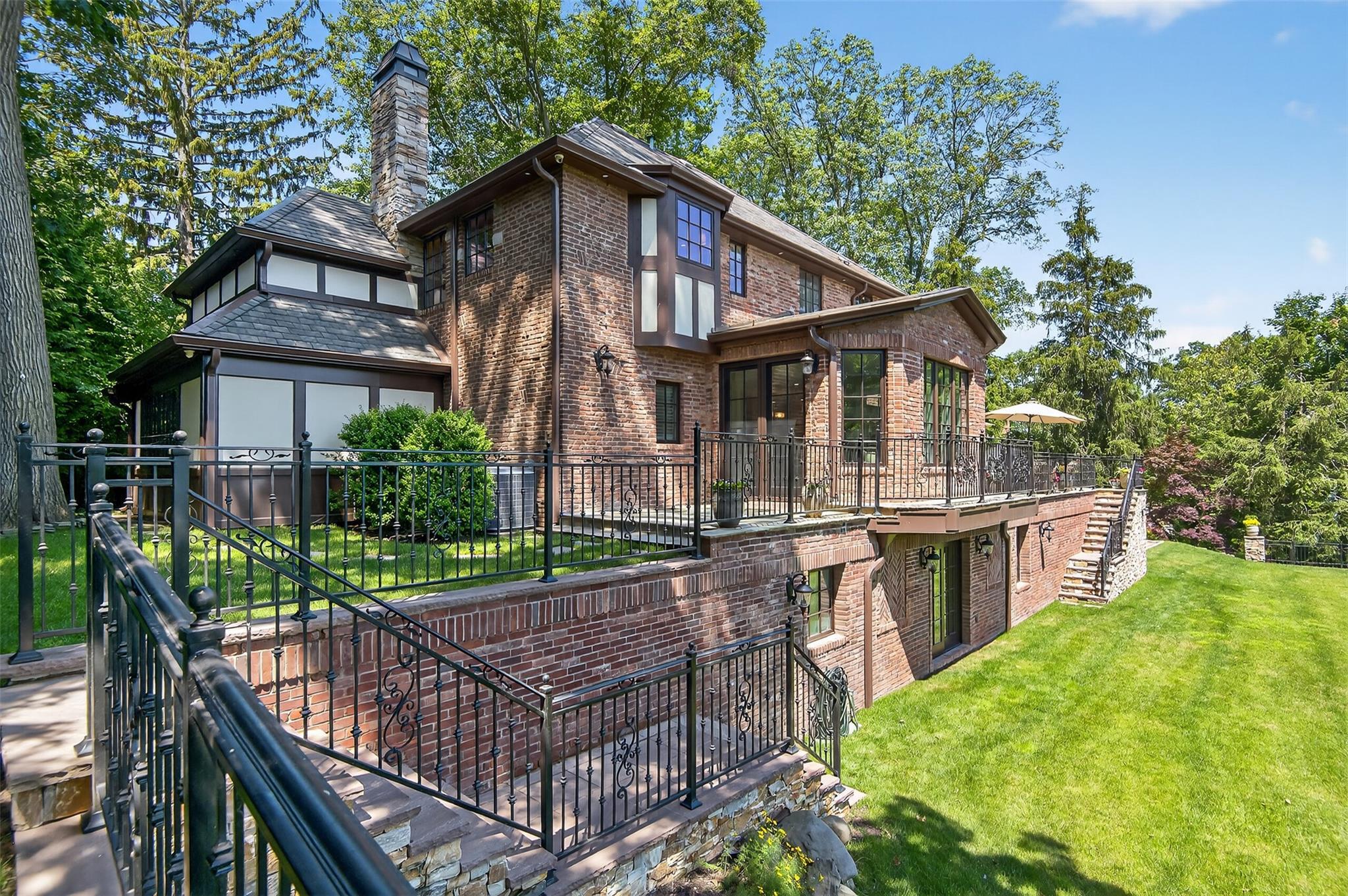 Single Family Soundview  Nassau County, NY 11030, MLS-882327-41