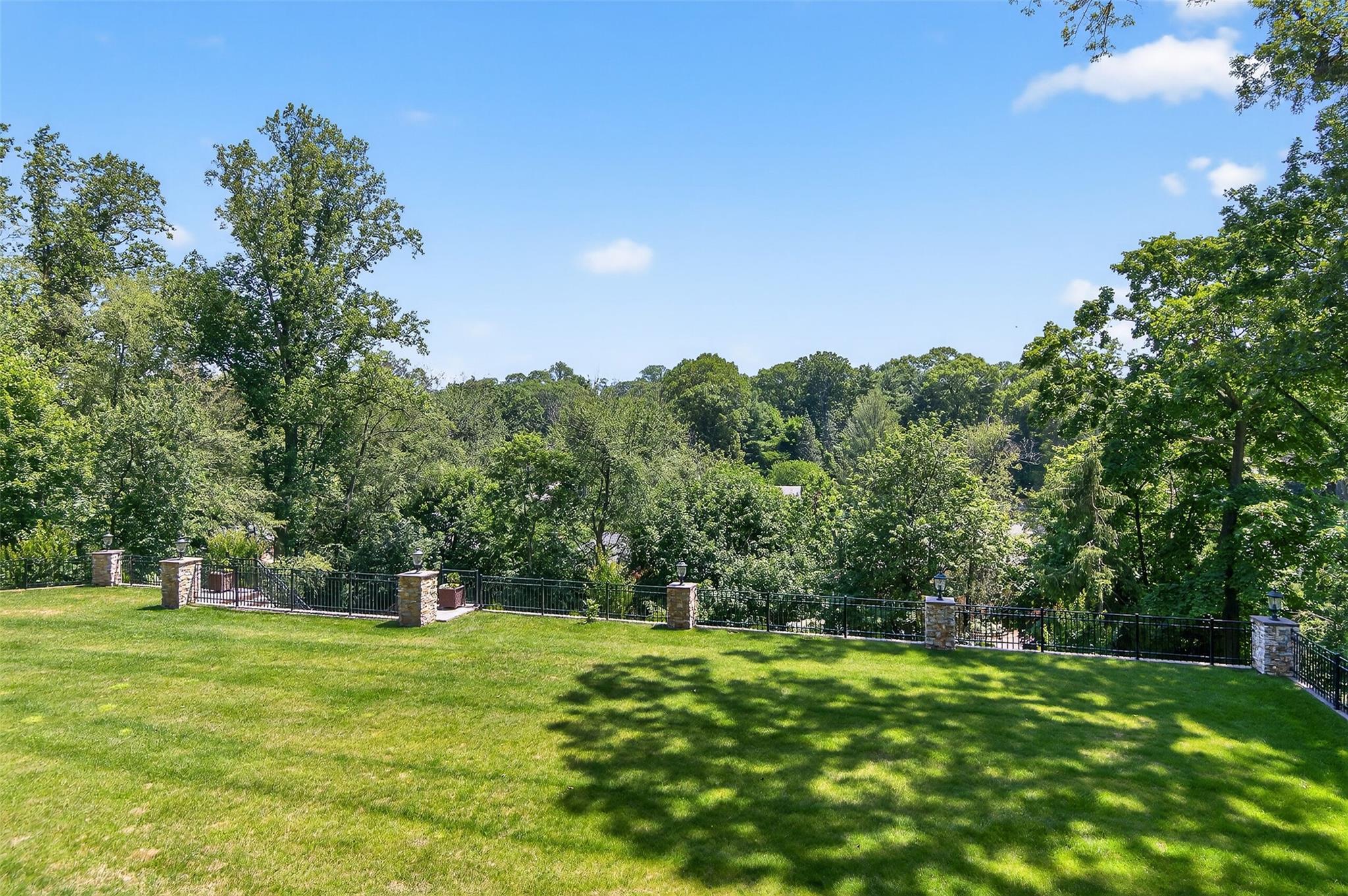Single Family Soundview  Nassau County, NY 11030, MLS-882327-42