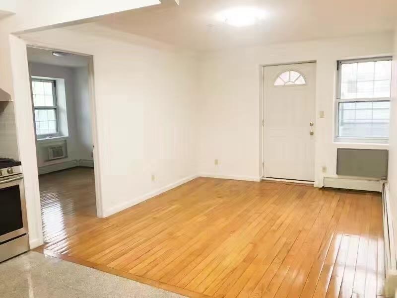 Condo Leavitt St Queens, NY 11354, MLS-882346-3