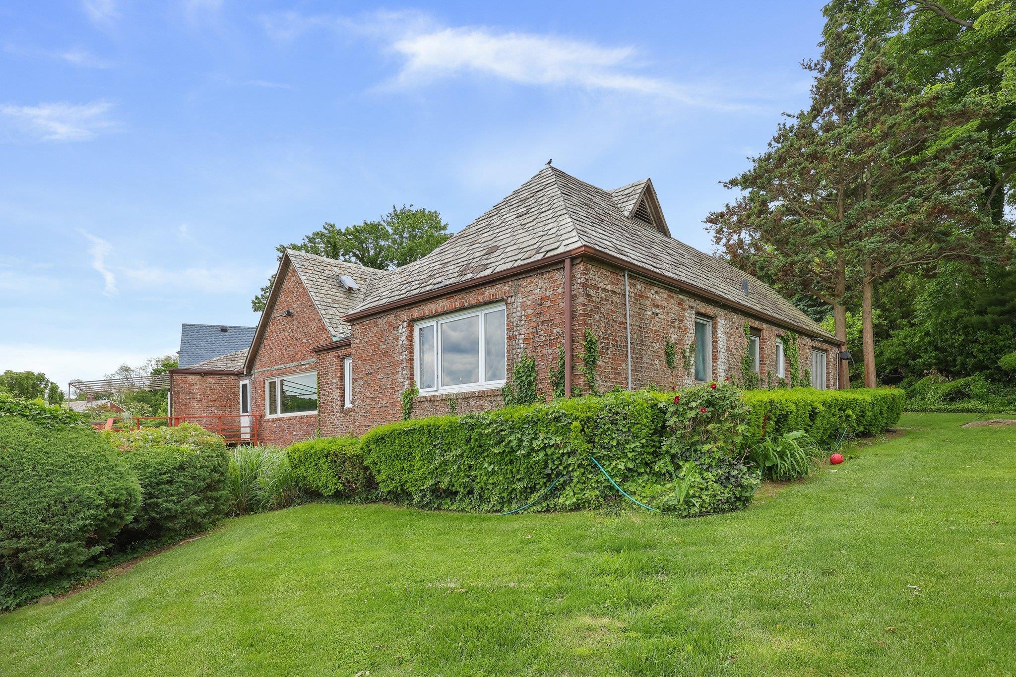 Single Family Cornwells Beach Road  Nassau County, NY 11050, MLS-882374-14