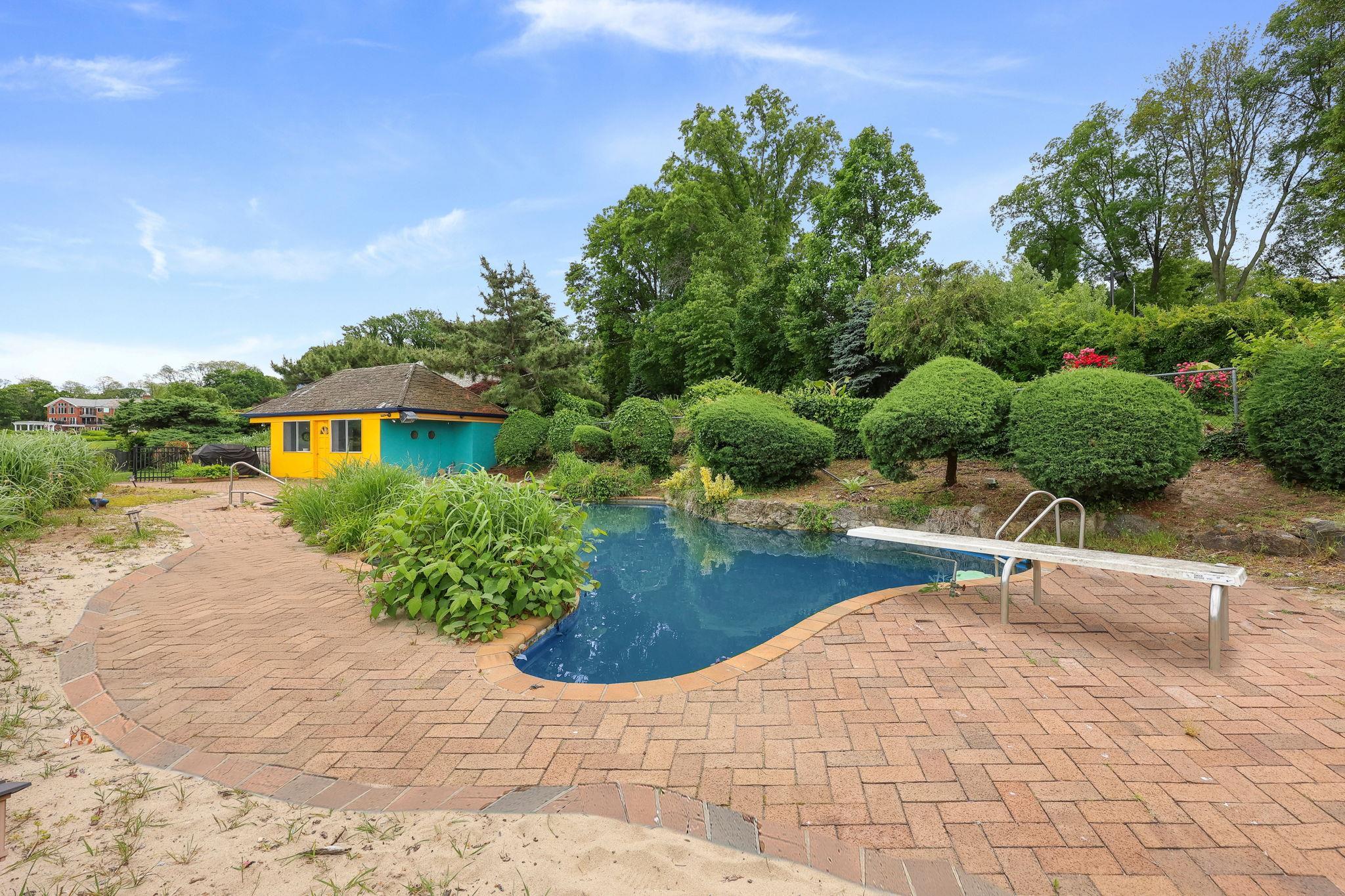 Single Family Cornwells Beach Road  Nassau County, NY 11050, MLS-882374-16