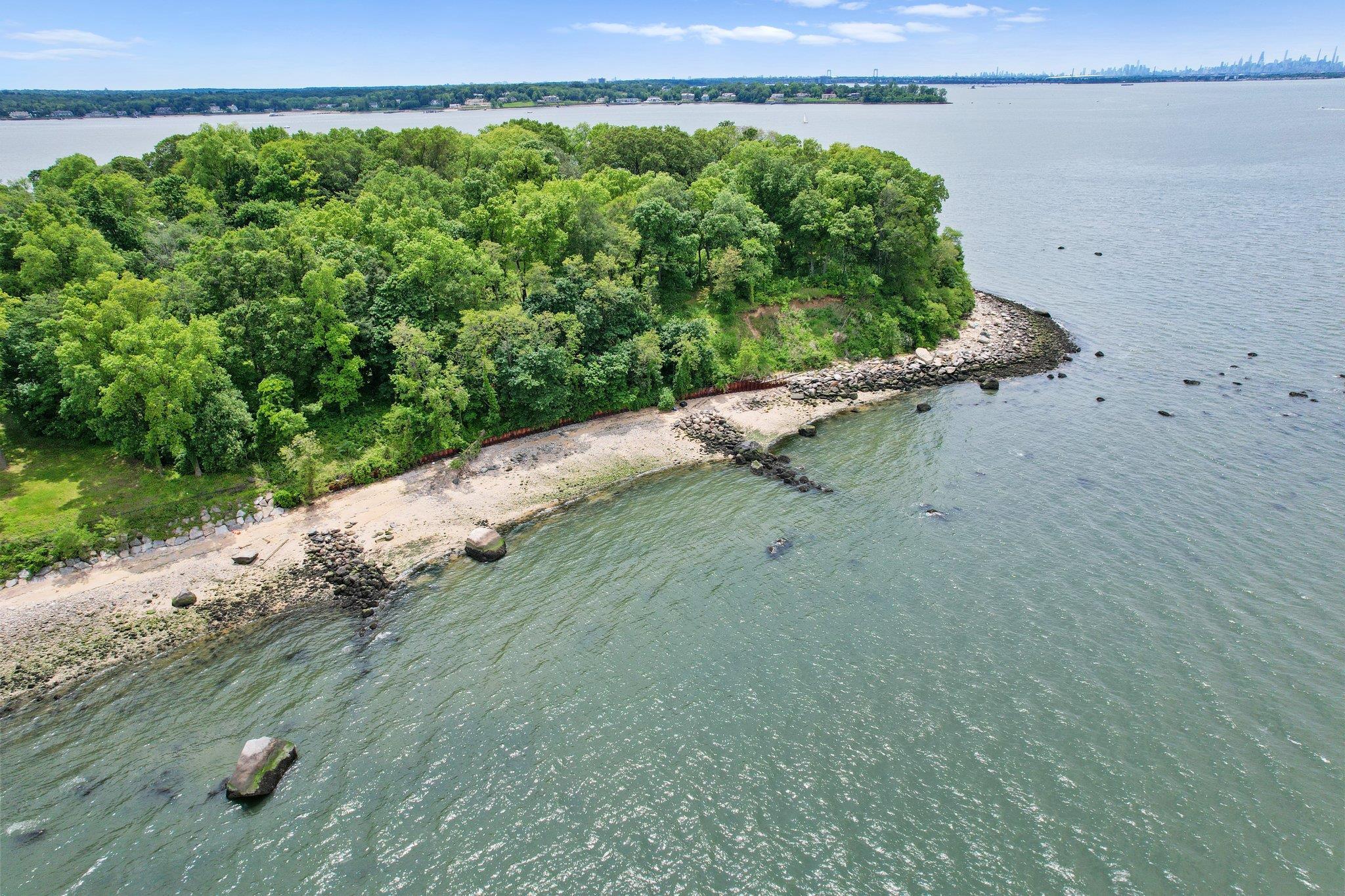 Single Family Cornwells Beach Road  Nassau County, NY 11050, MLS-882374-29
