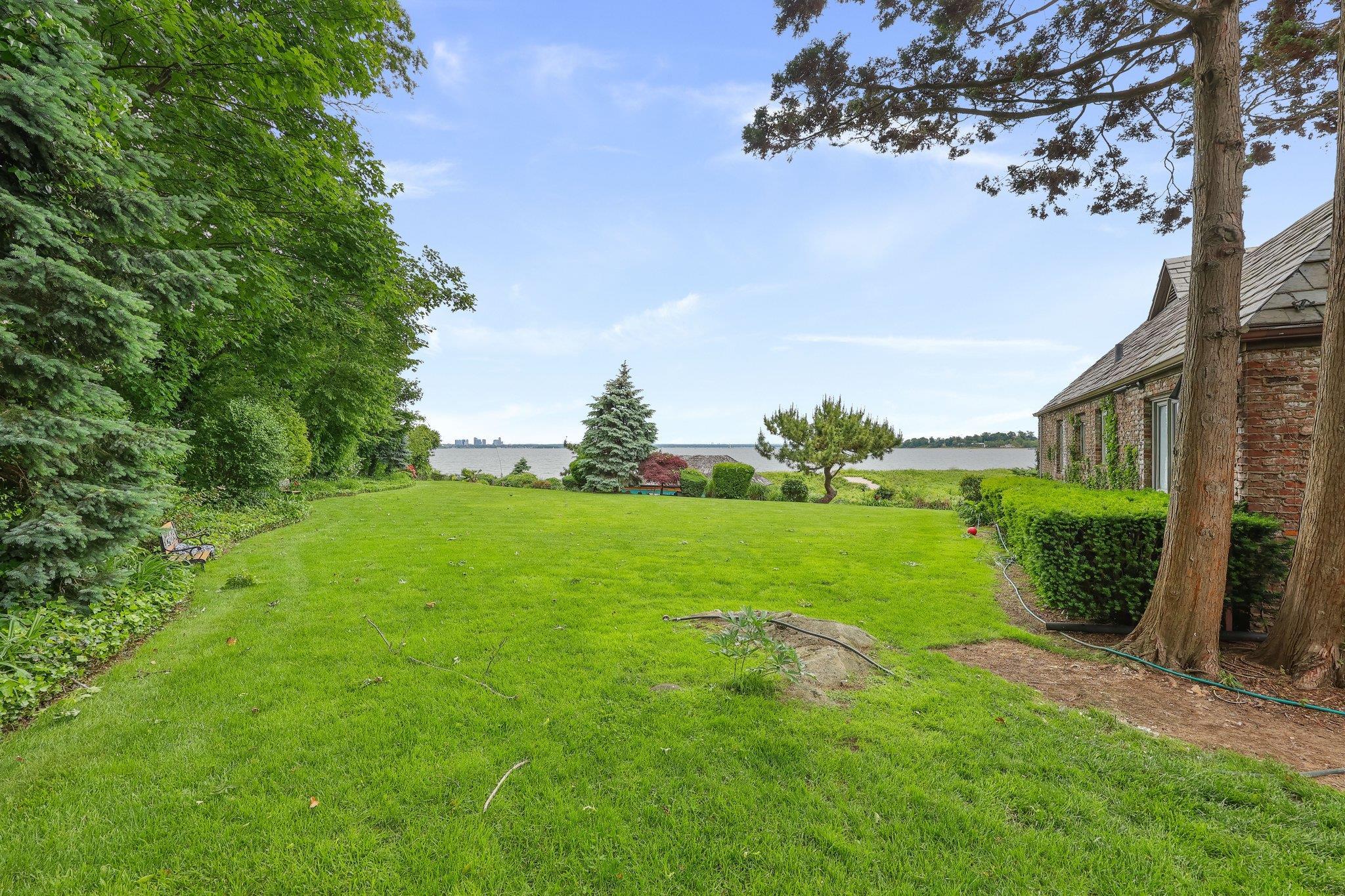 Single Family Cornwells Beach Road  Nassau County, NY 11050, MLS-882374-30
