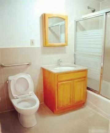 Condo Leavitt St Queens, NY 11354, MLS-882404-4