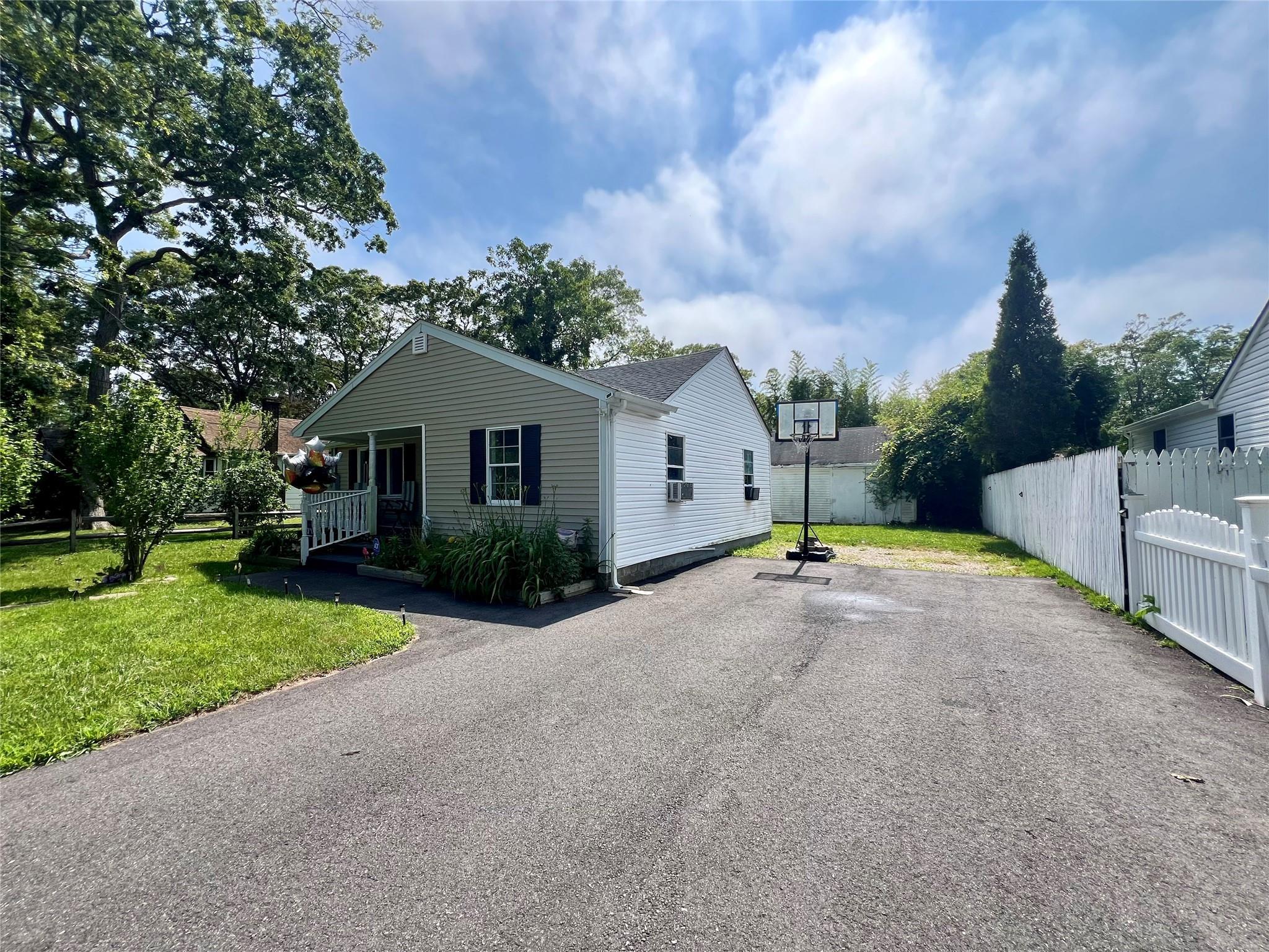 Single Family Daisy  Suffolk County, NY 11951, MLS-882447-11