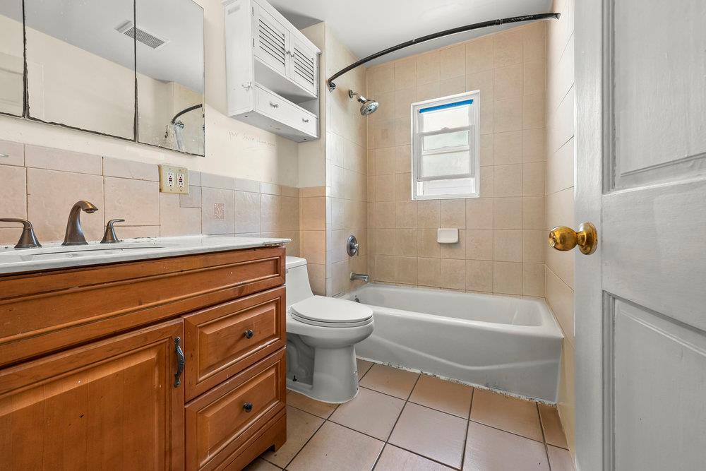 Single Family College Point Blvd  Queens, NY 11356, MLS-882454-23