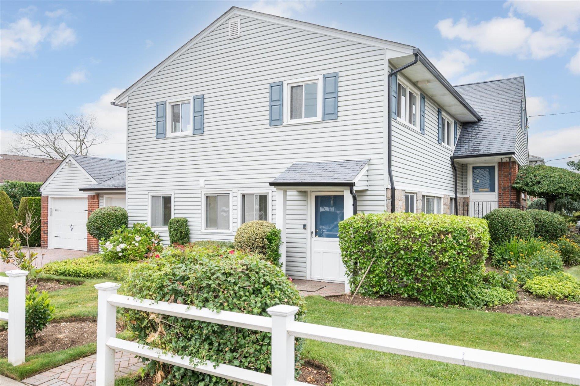 Single Family New Hyde Park  Nassau County, NY 11040, MLS-882476-3