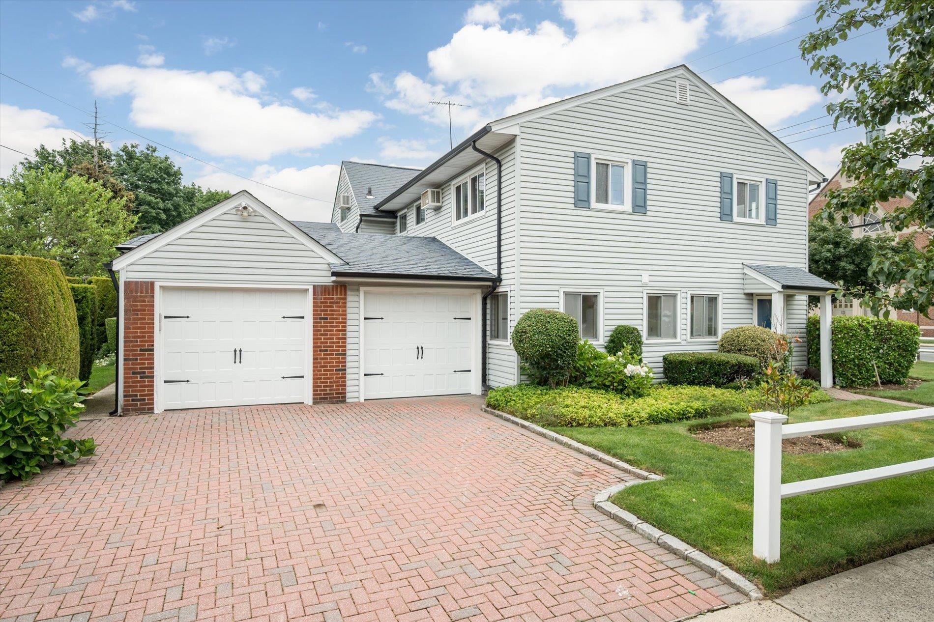 Single Family New Hyde Park  Nassau County, NY 11040, MLS-882476-4