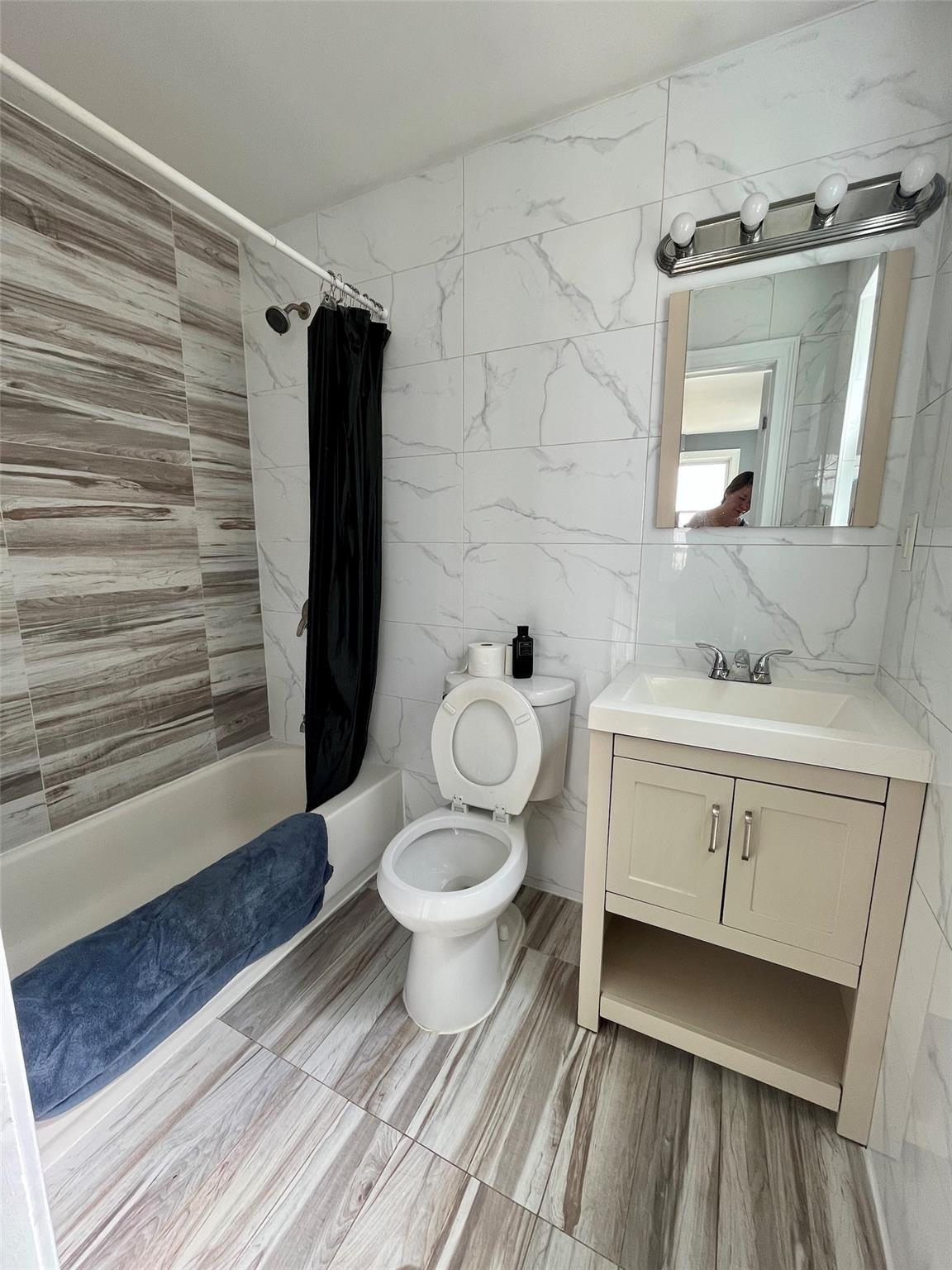 Single Family Hollywood  Bronx, NY 10465, MLS-882498-13