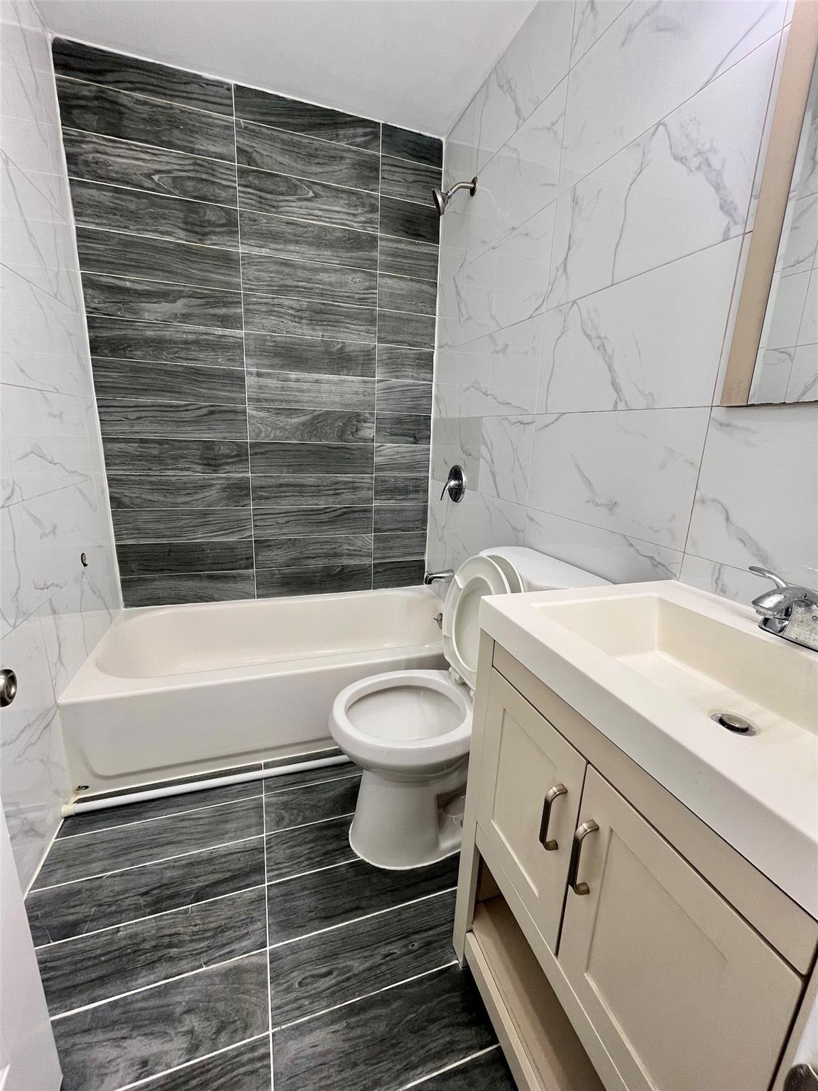 Single Family Hollywood  Bronx, NY 10465, MLS-882498-19
