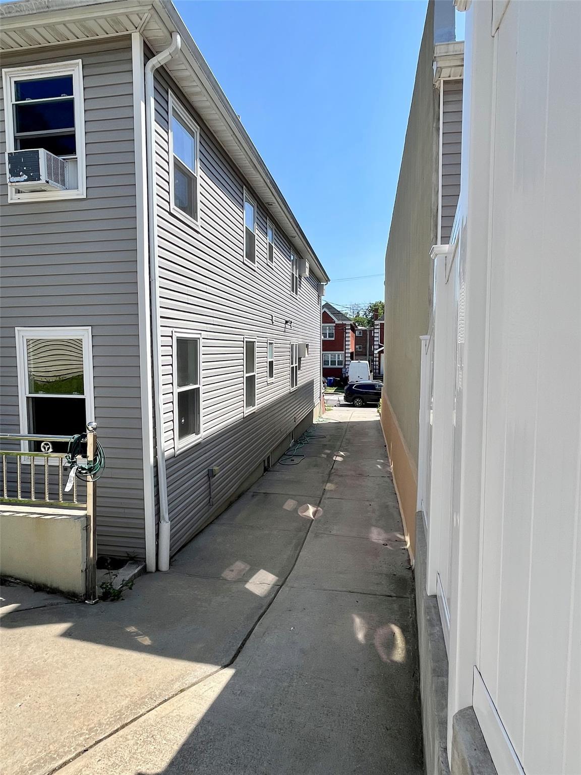 Single Family Hollywood  Bronx, NY 10465, MLS-882498-28
