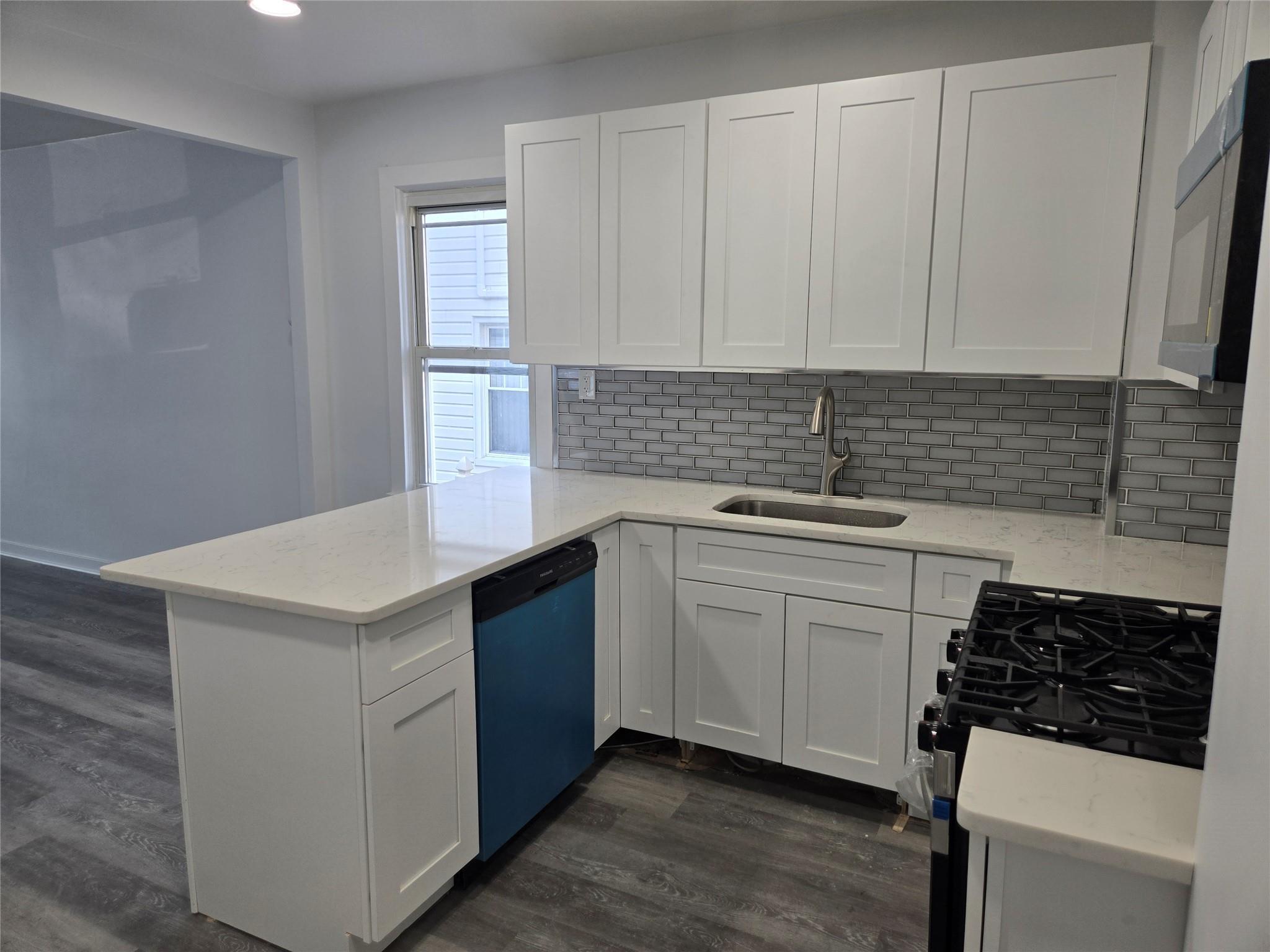 Single Family Grace  Bronx, NY 10466, MLS-882501-5