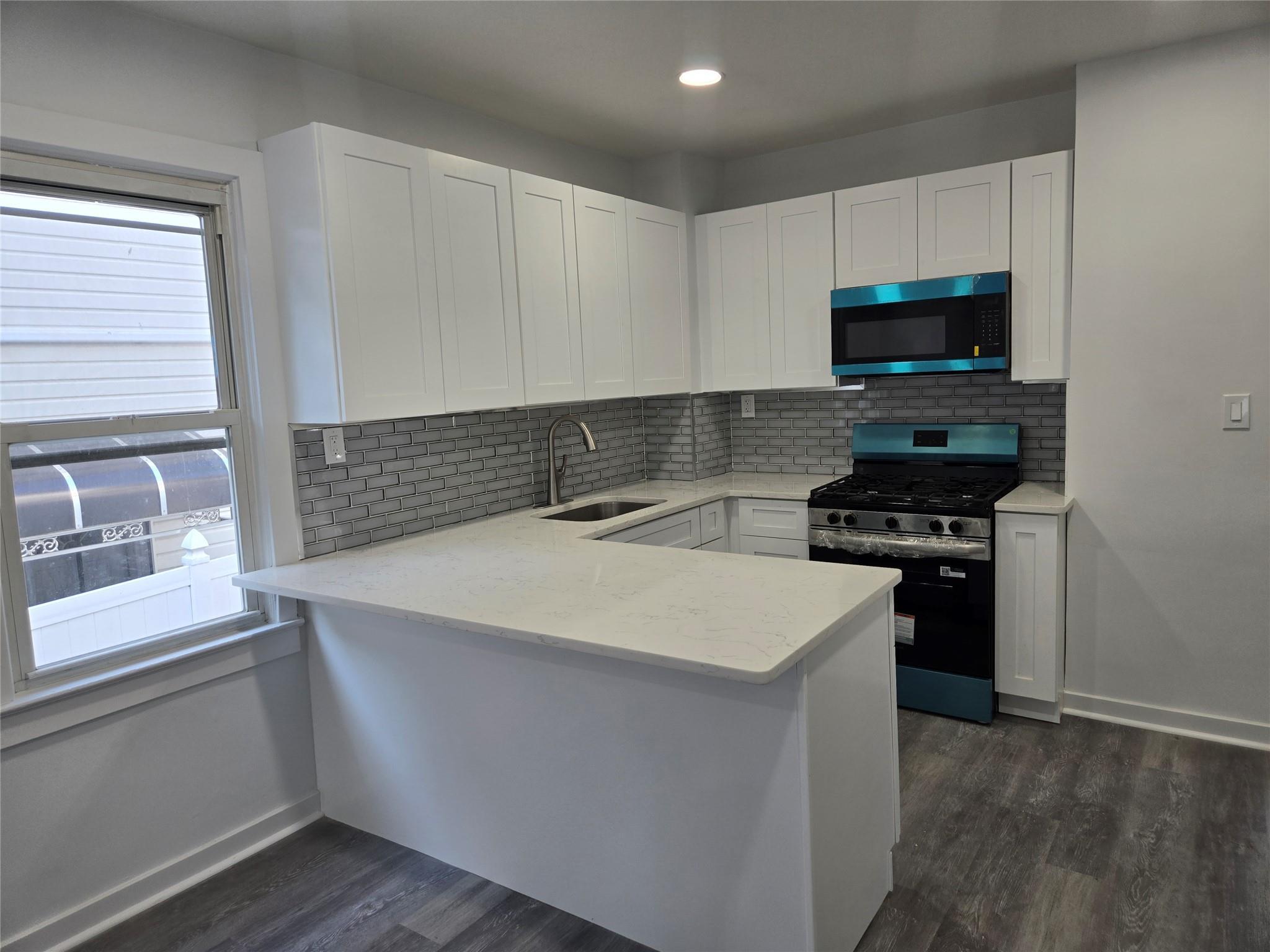 Single Family Grace  Bronx, NY 10466, MLS-882501-6