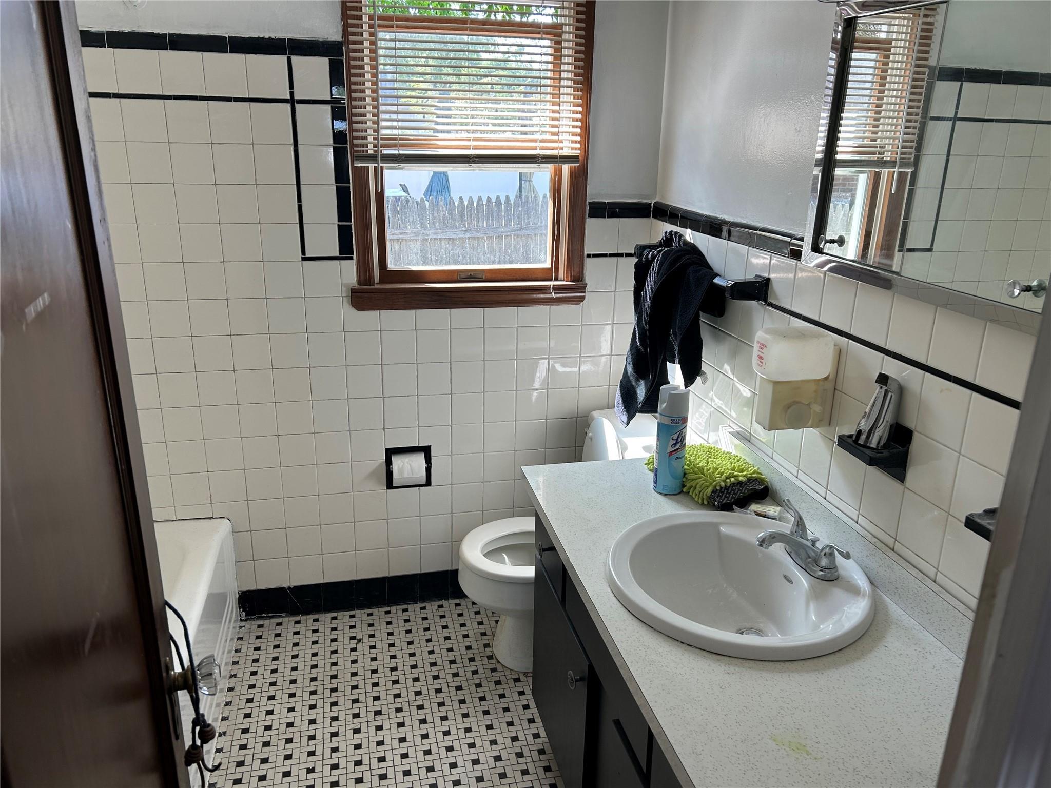 Single Family Main  Suffolk County, NY 11754, MLS-882519-13