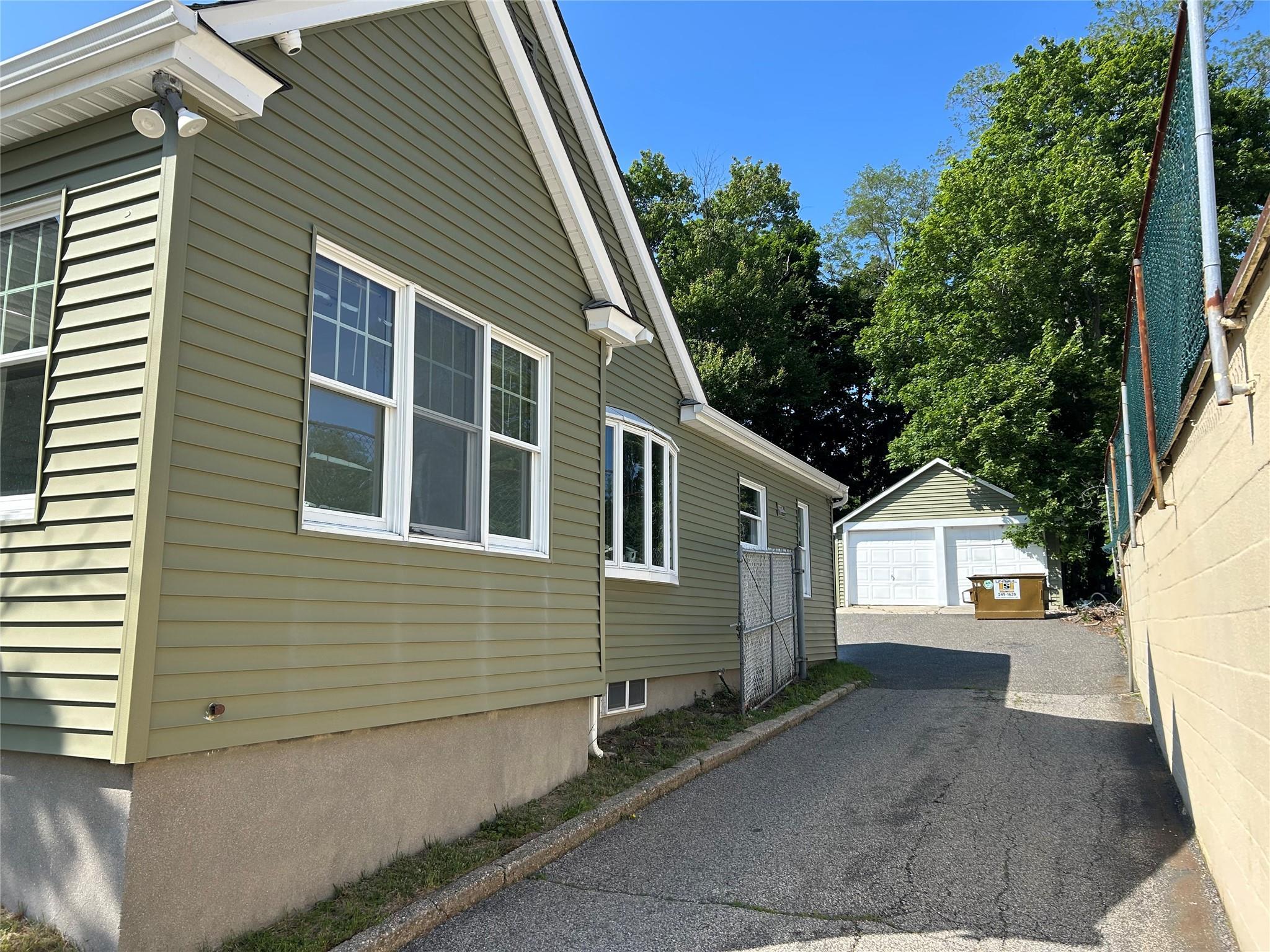 Single Family Main  Suffolk County, NY 11754, MLS-882519-2