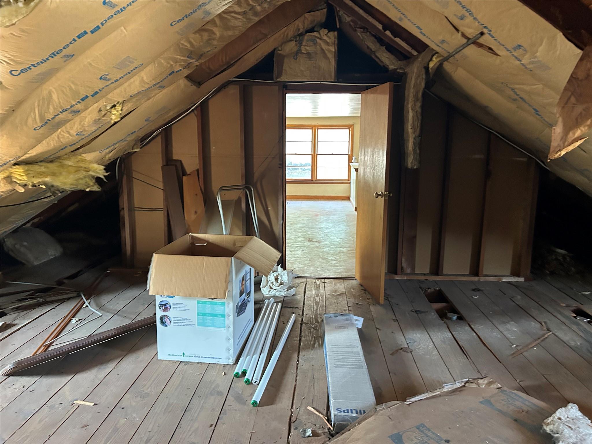 Single Family Main  Suffolk County, NY 11754, MLS-882519-25