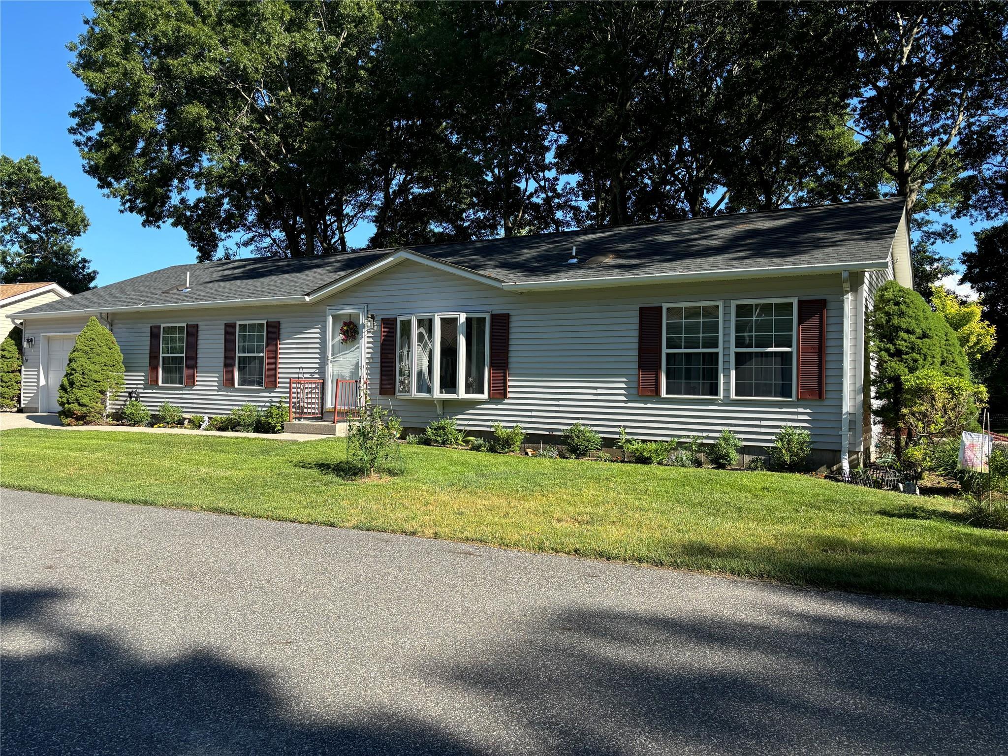 Single Family Middle  Suffolk County, NY 11933, MLS-882526-2