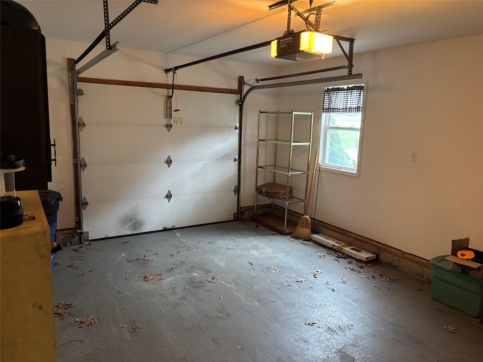 Single Family Middle  Suffolk County, NY 11933, MLS-882526-36