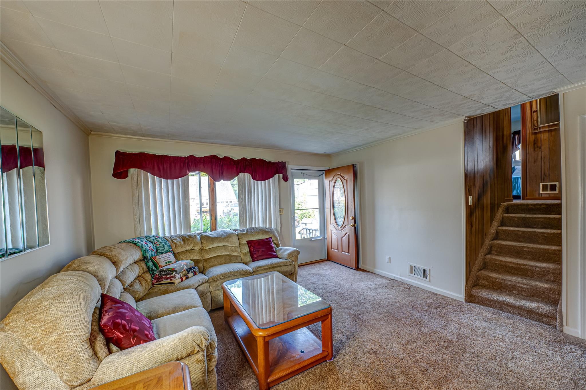 Single Family Niagara  Suffolk County, NY 11757, MLS-882535-4