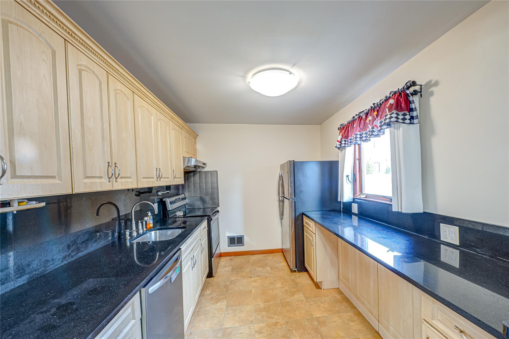 Single Family Niagara  Suffolk County, NY 11757, MLS-882535-6