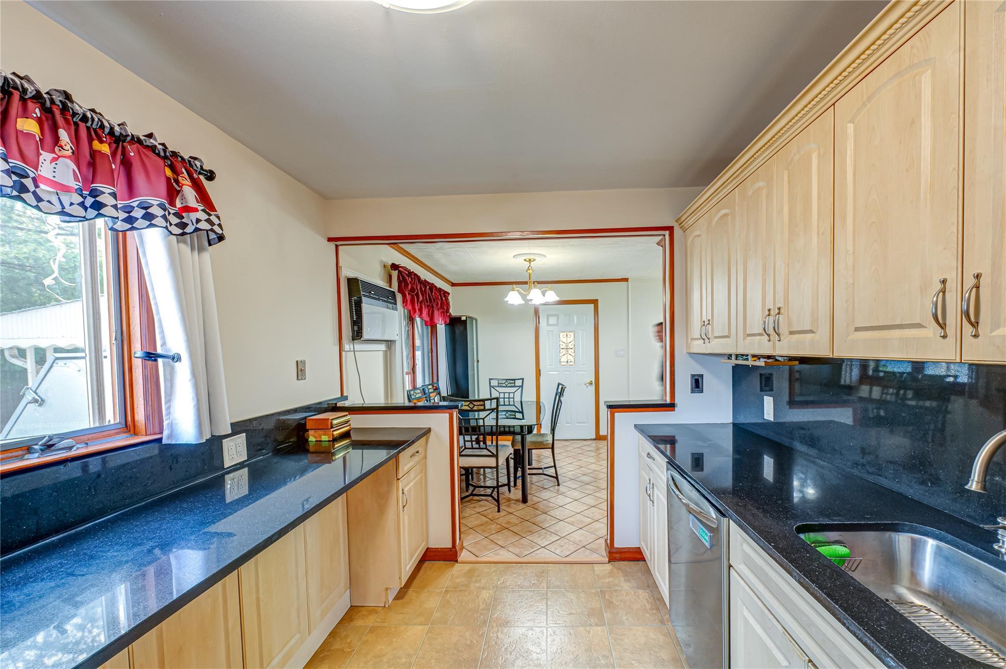 Single Family Niagara  Suffolk County, NY 11757, MLS-882535-7