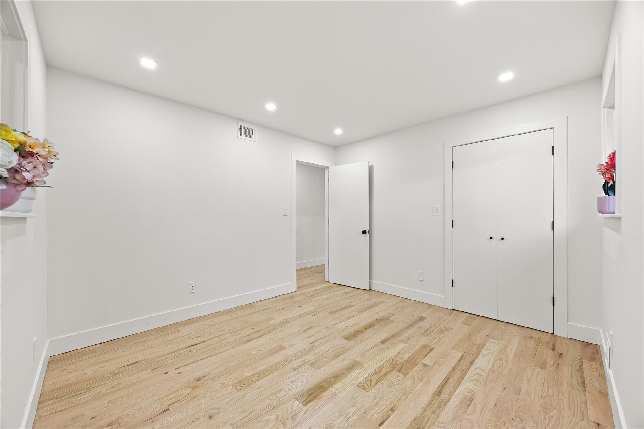 Single Family 76  Queens, NY 11364, MLS-882566-11