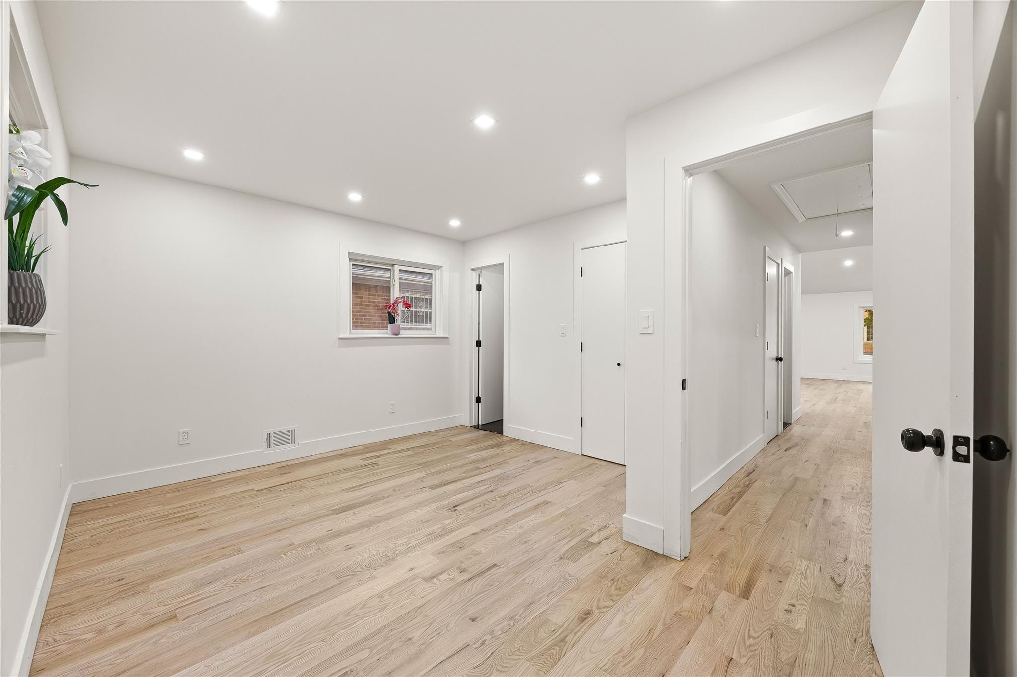 Single Family 76  Queens, NY 11364, MLS-882566-12