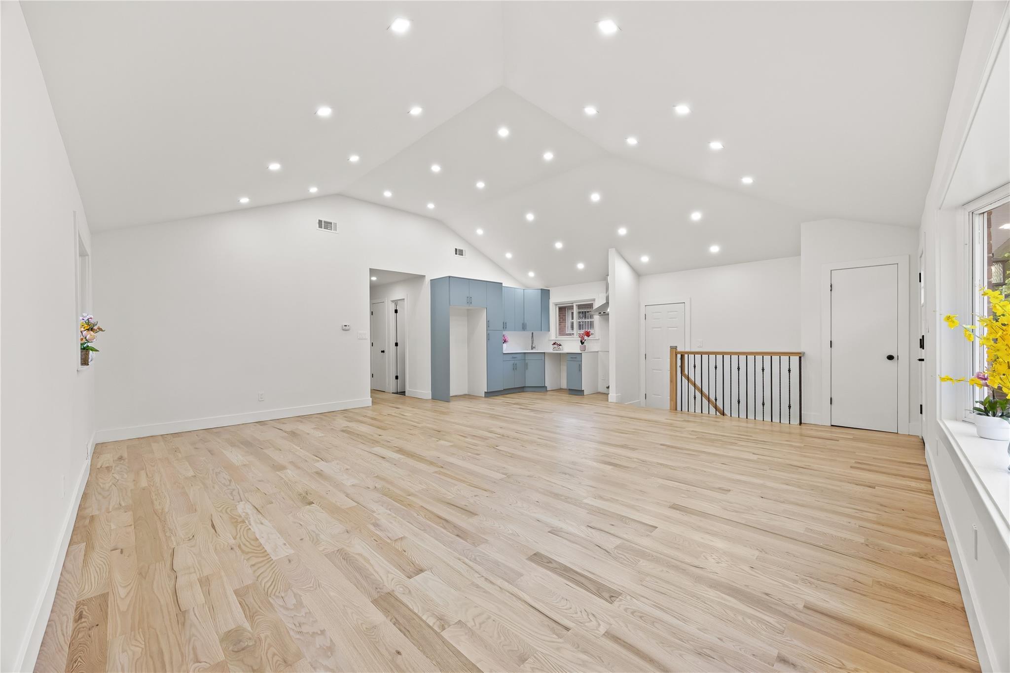 Single Family 76  Queens, NY 11364, MLS-882566-3