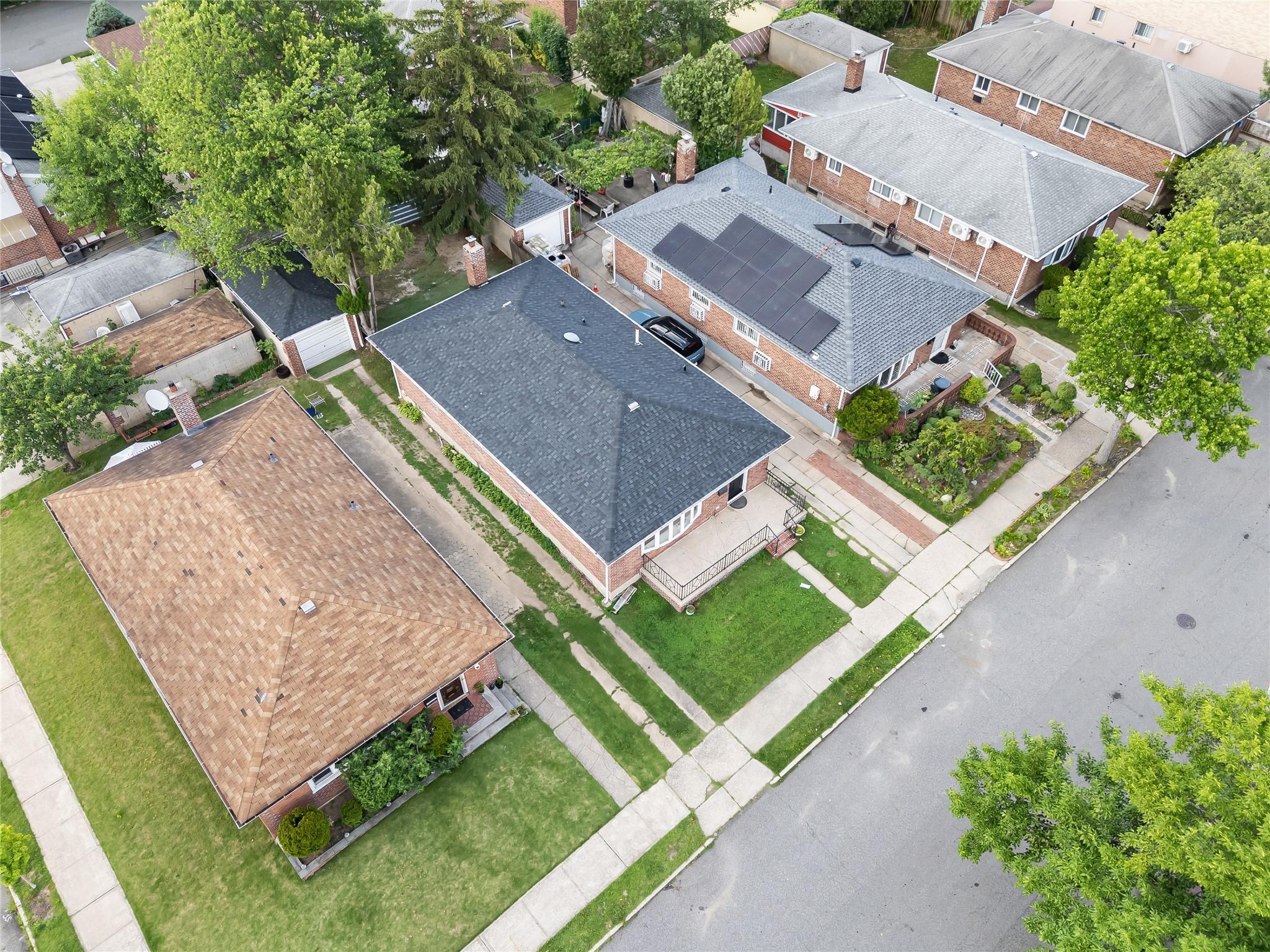 Single Family 76  Queens, NY 11364, MLS-882566-30