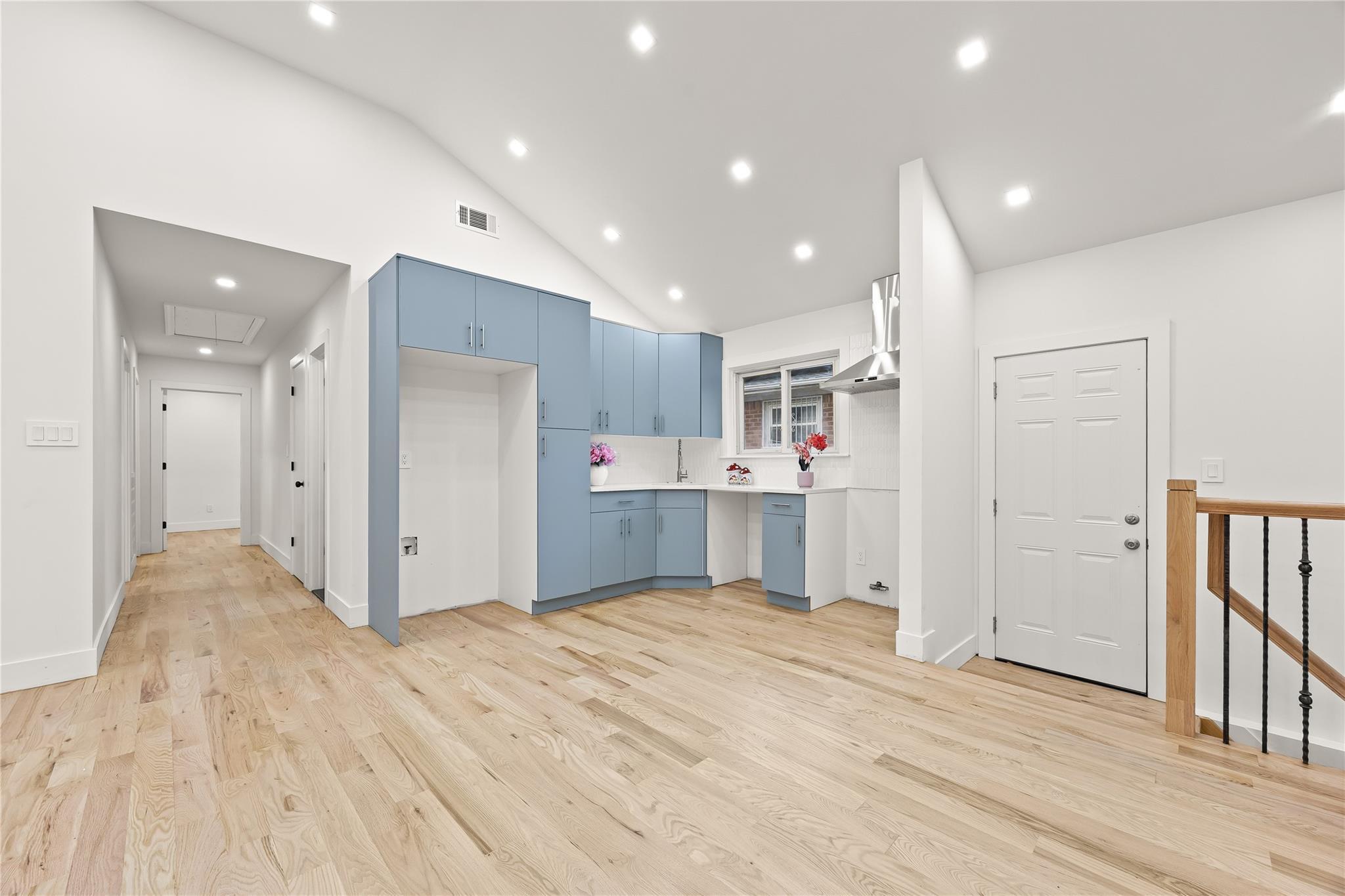 Single Family 76  Queens, NY 11364, MLS-882566-6