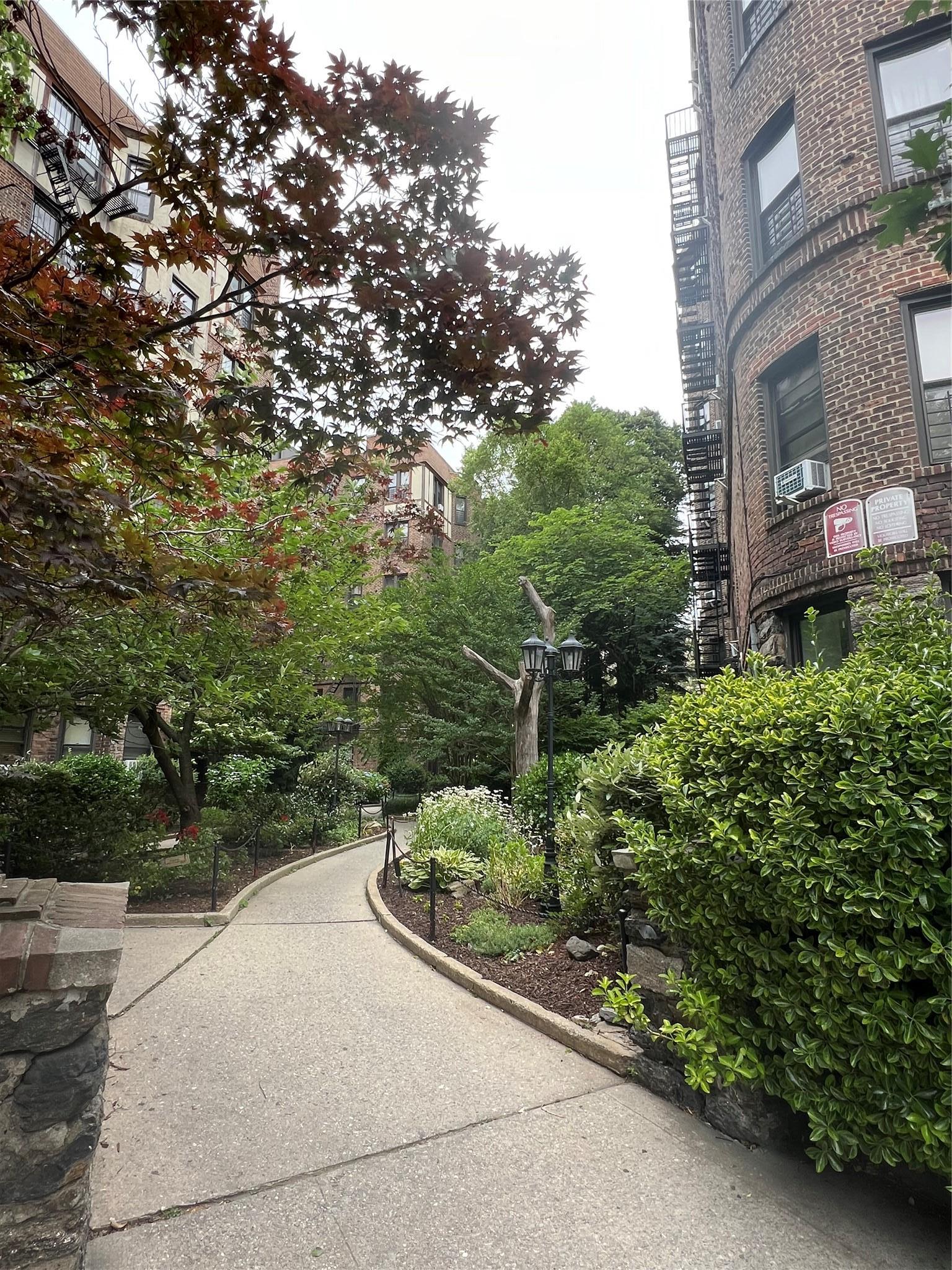 Coop Brady  Bronx, NY 10462, MLS-882577-2